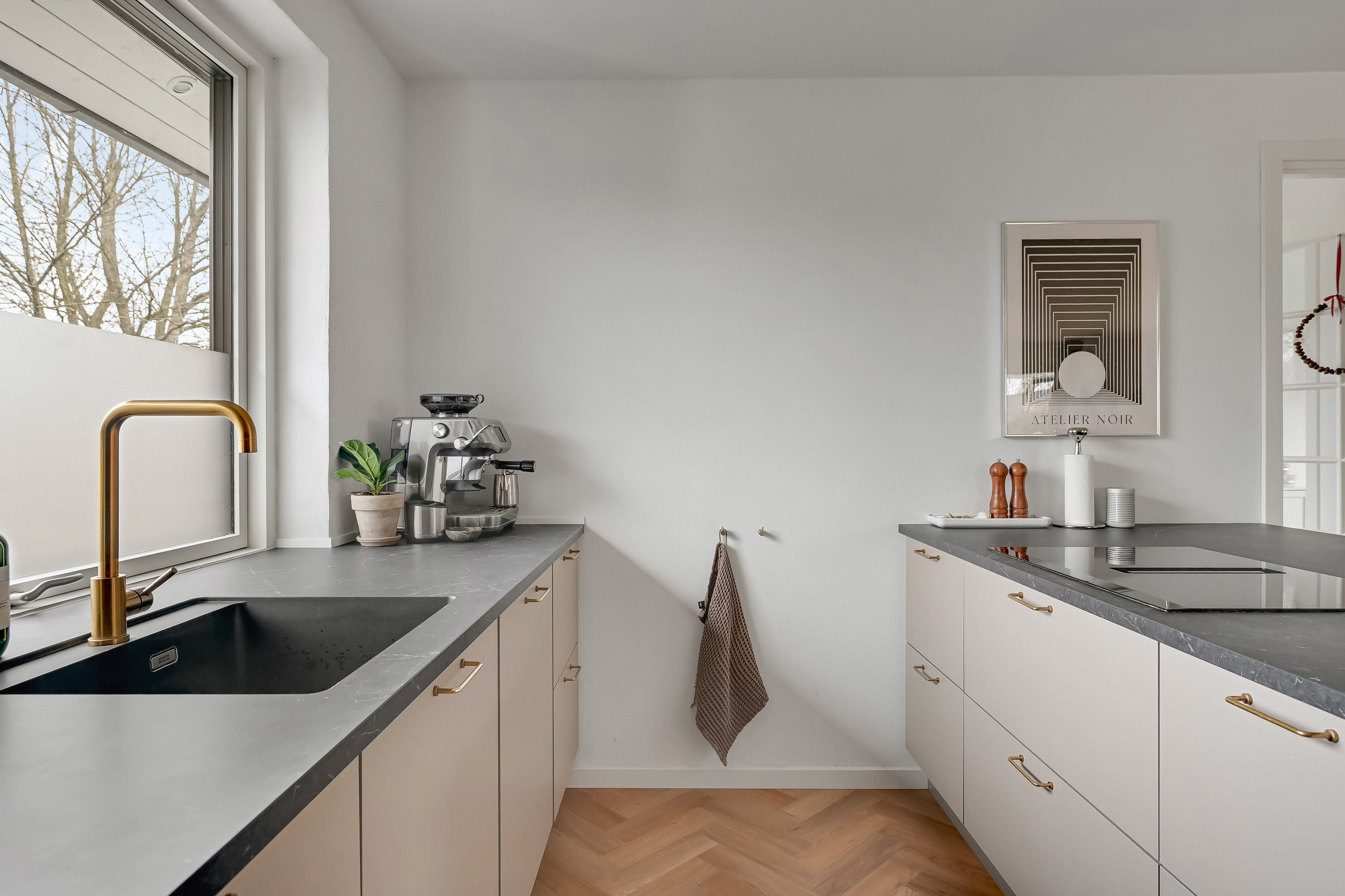 Fremhævet køkken billede i fuldskærmstilstand. Billede af Gl Møllevej 24, 6840 Oksbøl