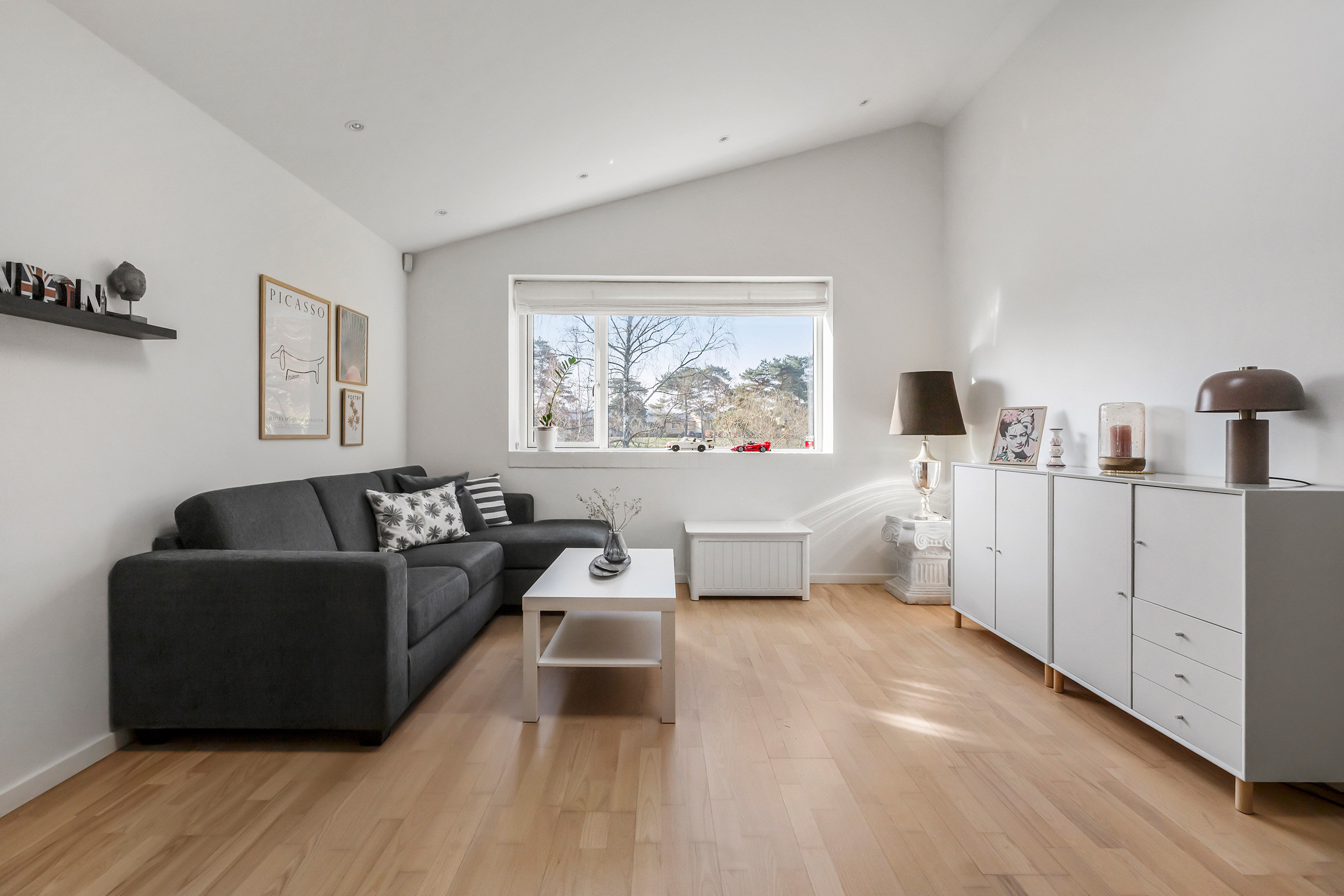 Fremhævet stue billede i fuldskærmstilstand. Billede af Folesletten 21, Trørød, 2950 Vedbæk