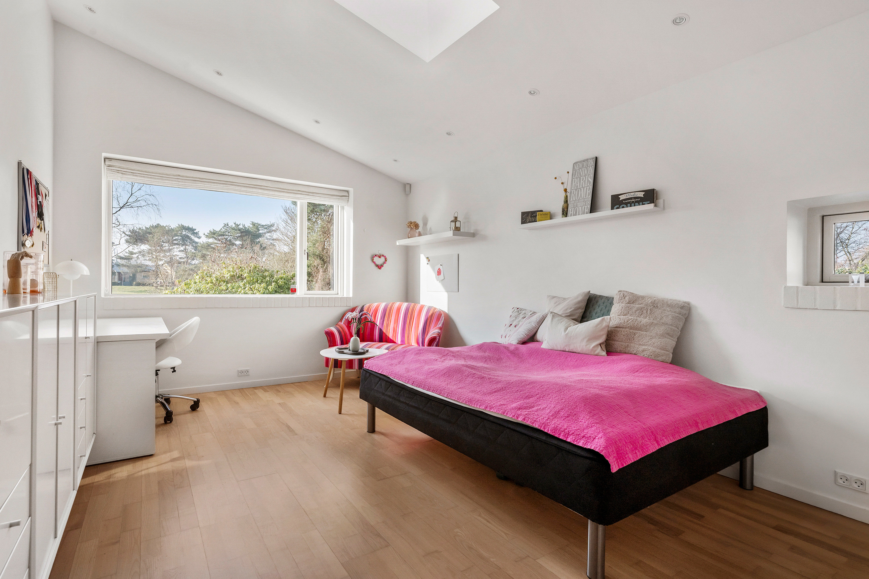 Fremhævet soveværelse billede i fuldskærmstilstand. Billede af Folesletten 21, Trørød, 2950 Vedbæk