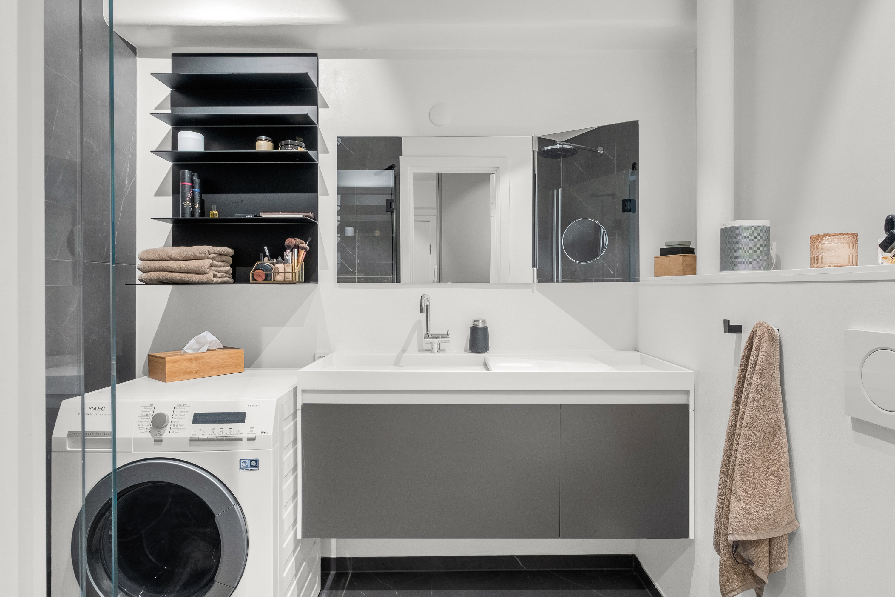 Fremhævet badeværelse billede i fuldskærmstilstand. Billede af Guldsmedgade 27, 4. th., 8000 Aarhus C