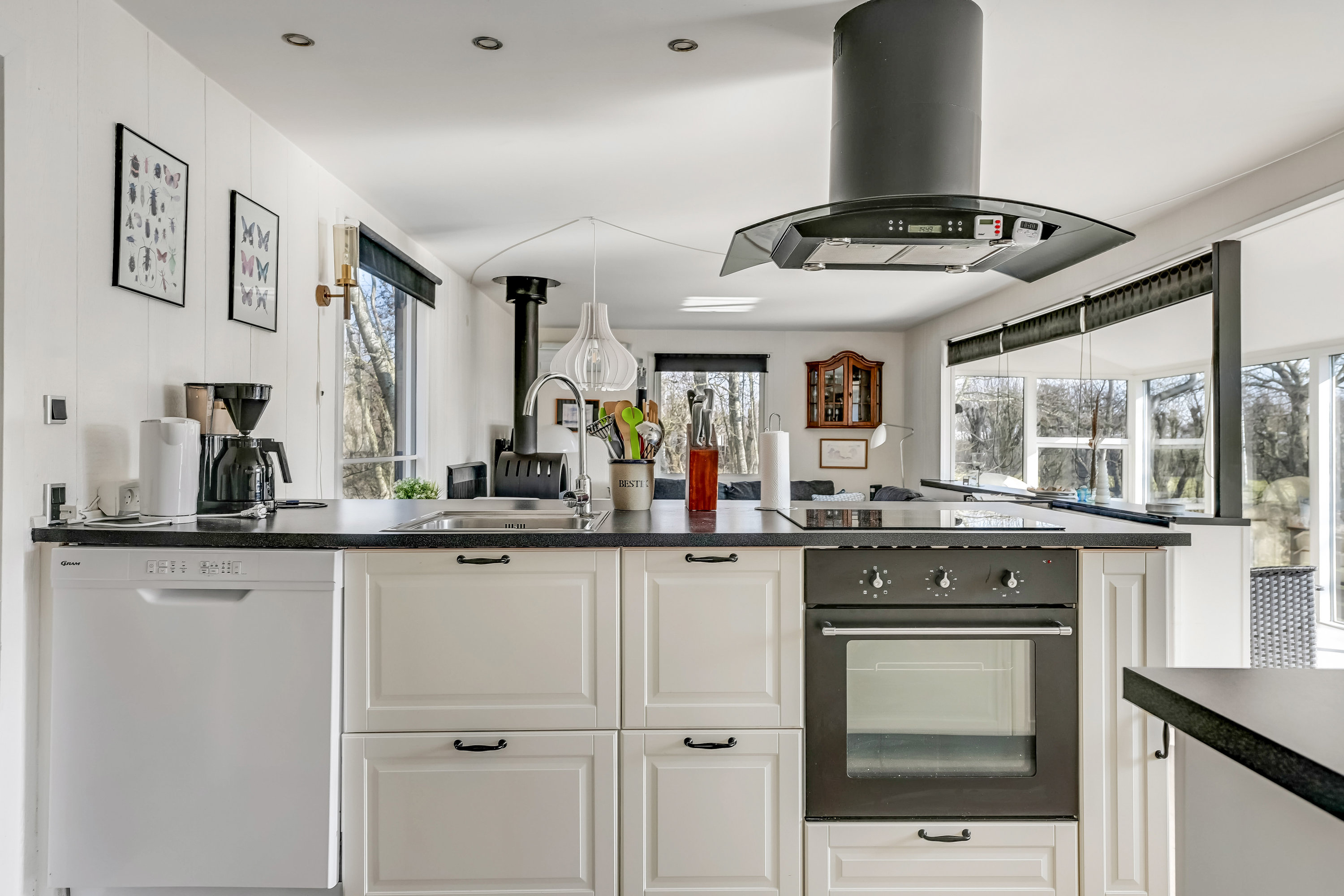 Fremhævet køkken billede i fuldskærmstilstand. Billede af Vestertoft 16, 6720 Fanø