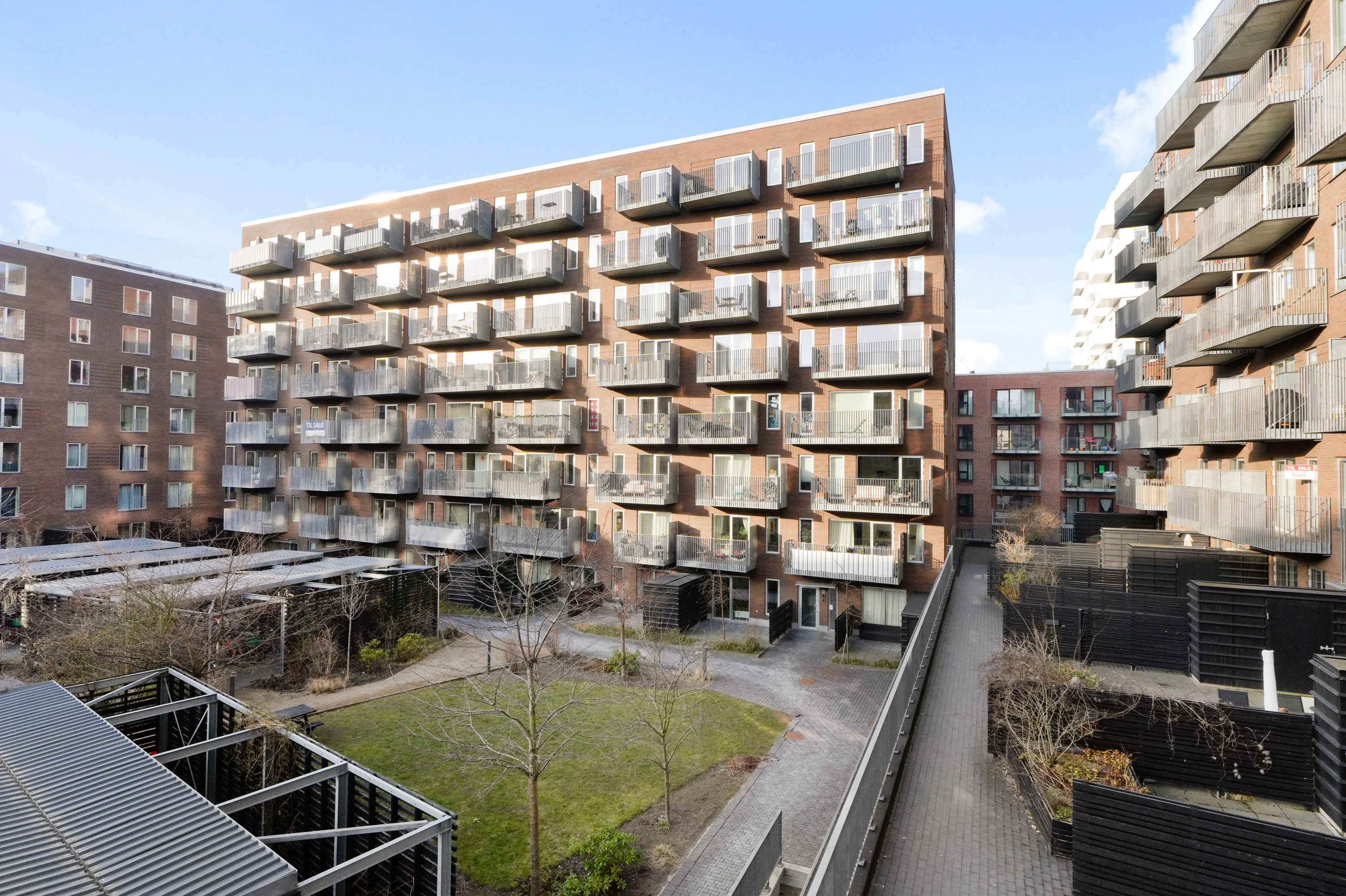 Fremhævet gårdmiljø billede i fuldskærmstilstand. Billede af C.F. Møllers Allé 98, 7. th., 2300 København S