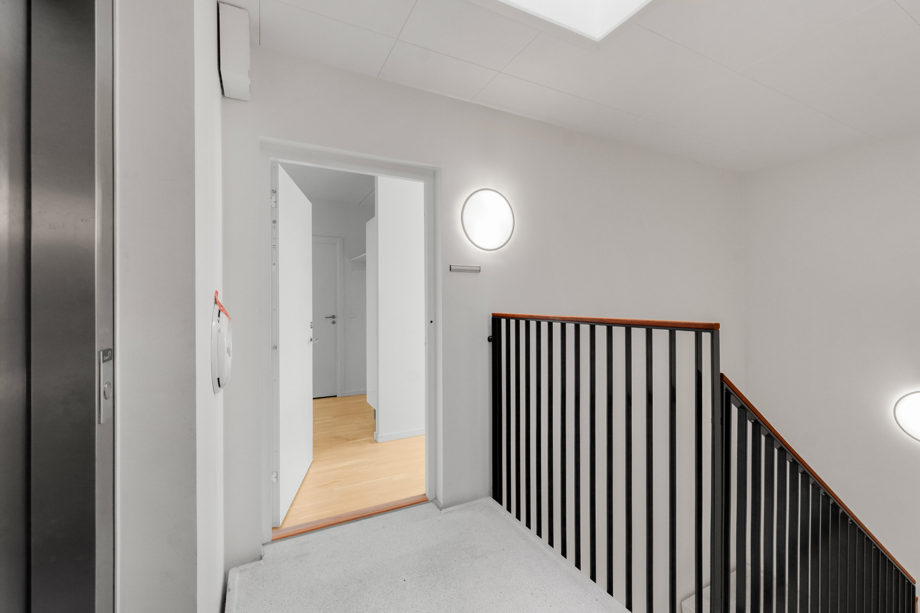 Fremhævet gang billede i fuldskærmstilstand. Billede af C.F. Møllers Allé 98, 7. th., 2300 København S