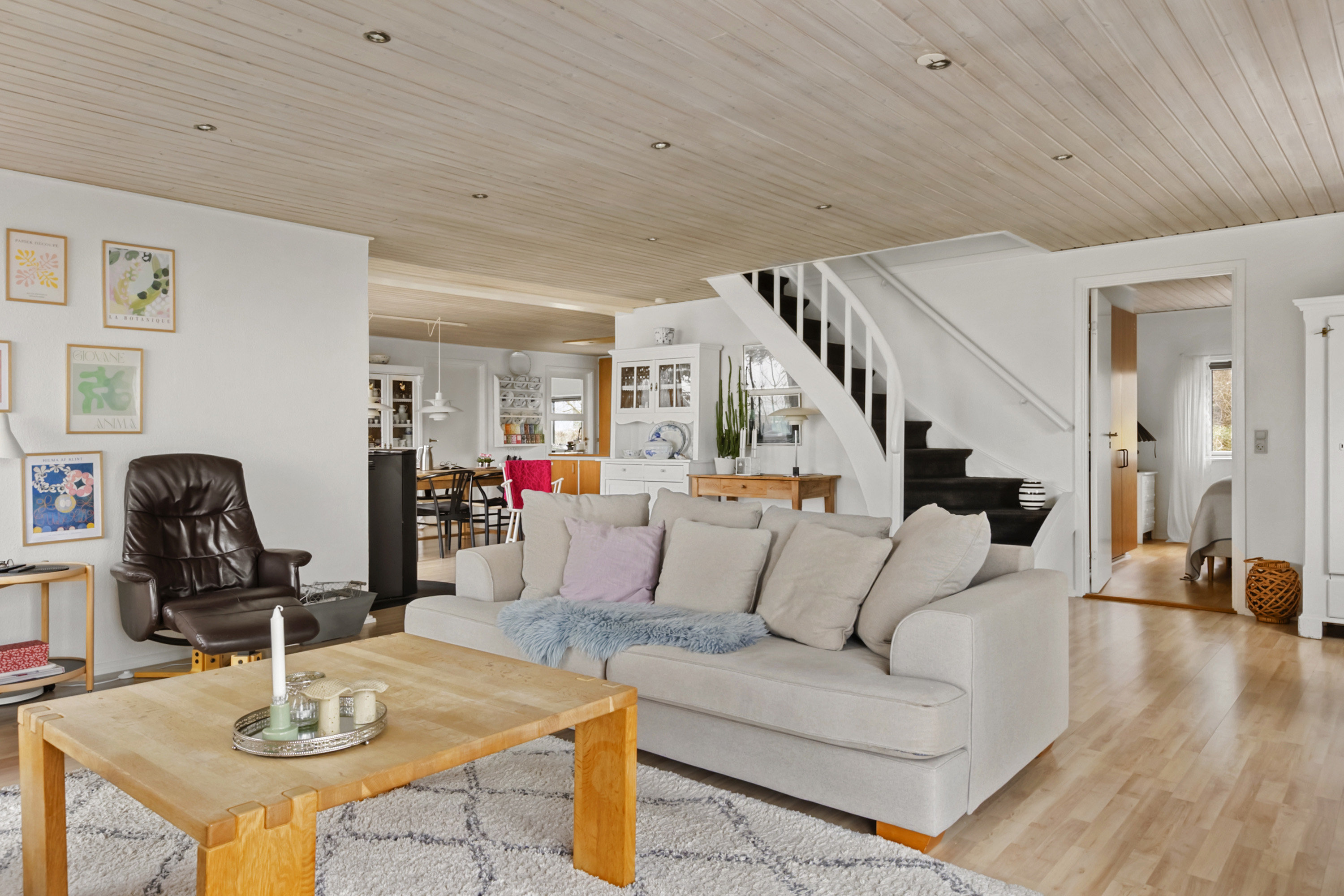 Fremhævet stue billede i fuldskærmstilstand. Billede af Lundsbjerg Møllevej 35, Begyndt, 6200 Aabenraa