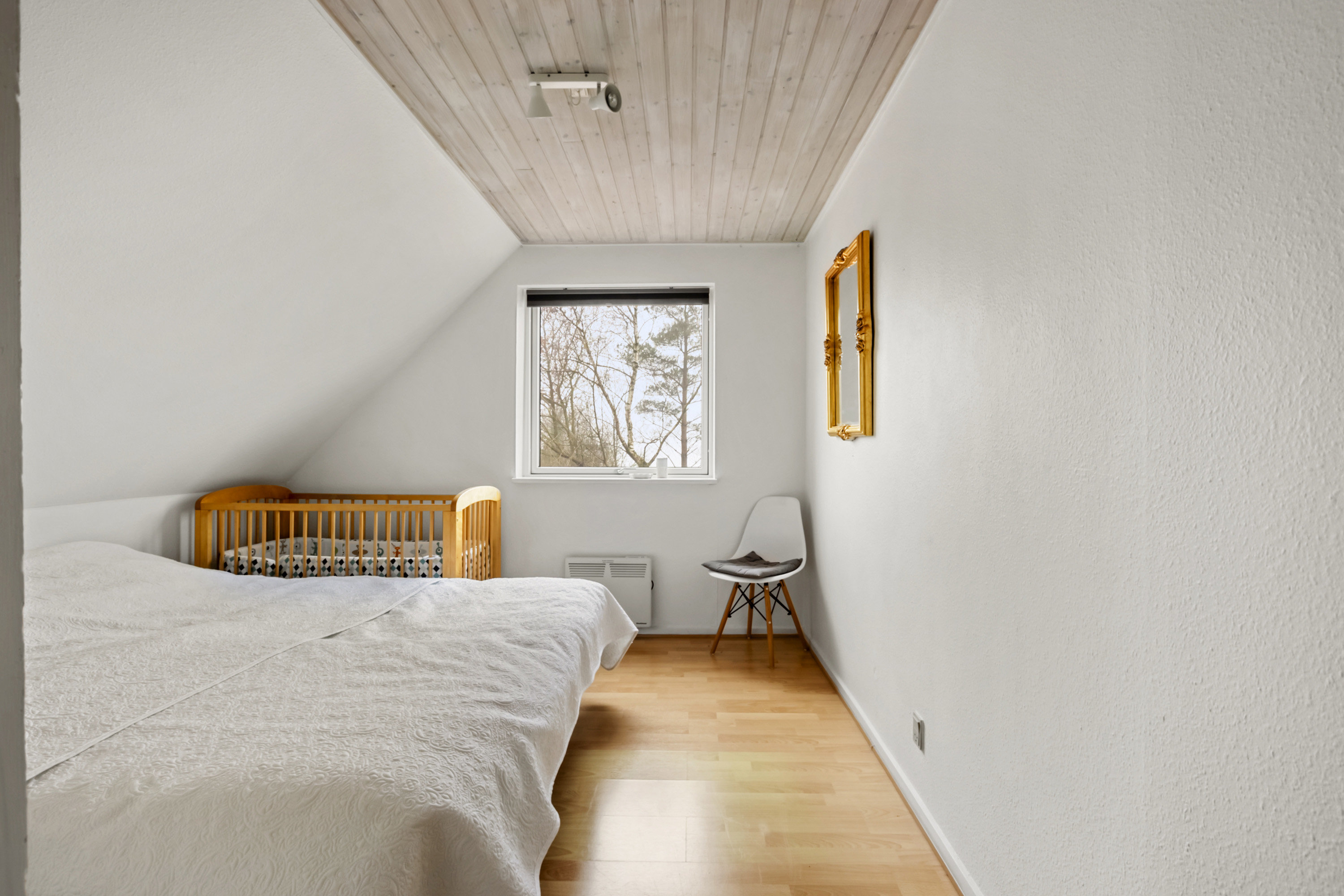 Fremhævet soveværelse billede i fuldskærmstilstand. Billede af Lundsbjerg Møllevej 35, Begyndt, 6200 Aabenraa