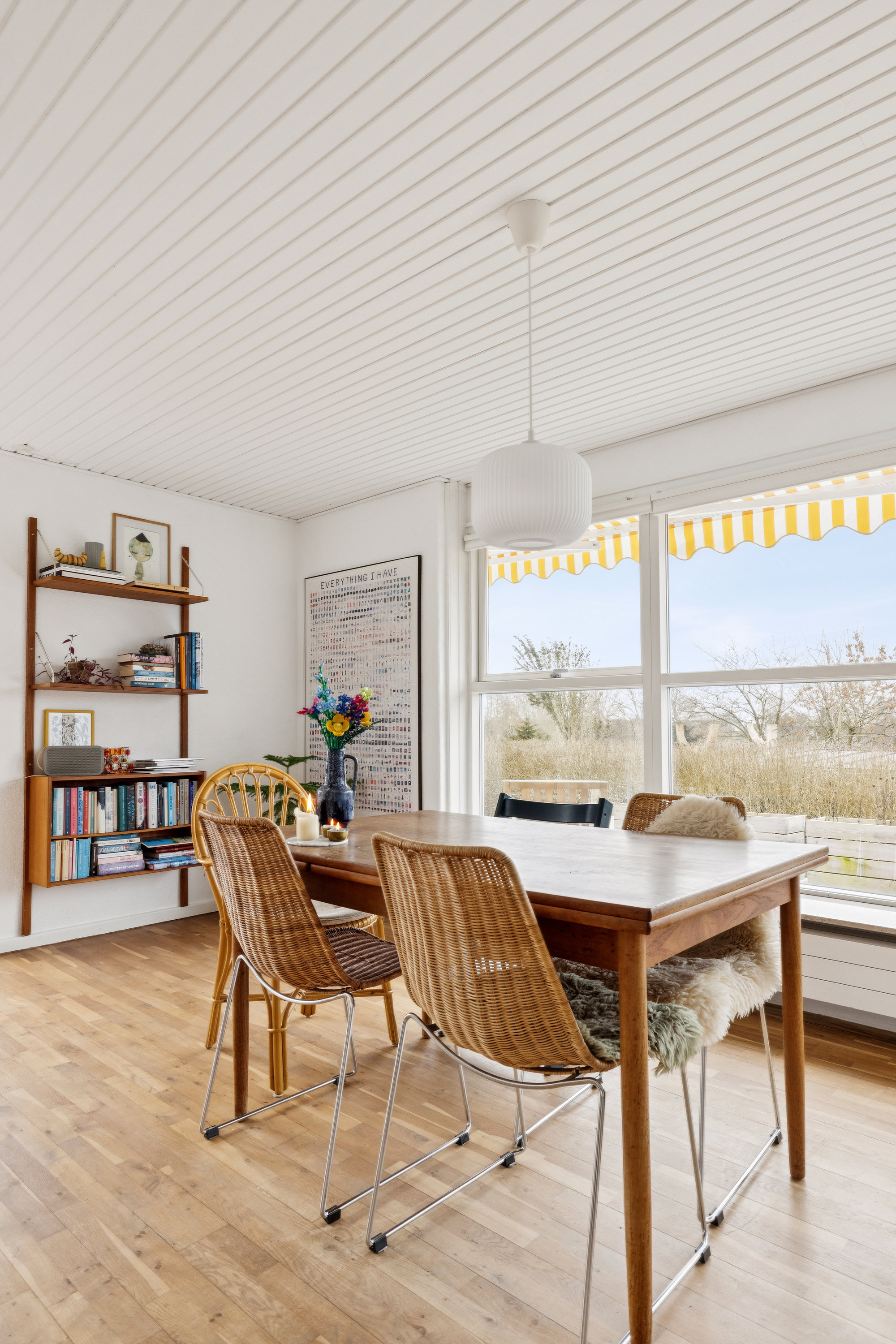 Fremhævet stue billede i fuldskærmstilstand. Billede af Solskrænten 22, Ugelbølle, 8410 Rønde