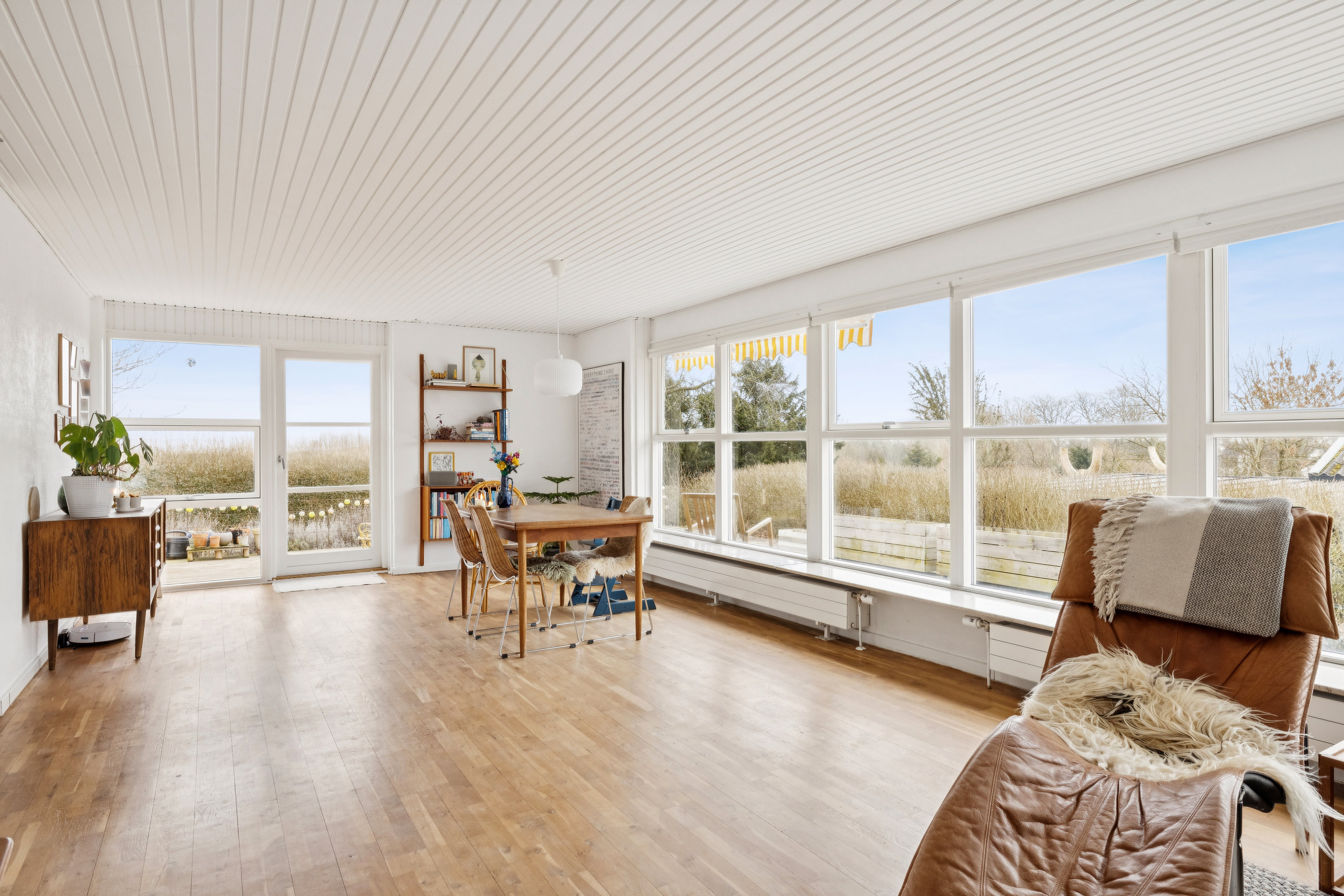 Fremhævet stue billede i fuldskærmstilstand. Billede af Solskrænten 22, Ugelbølle, 8410 Rønde