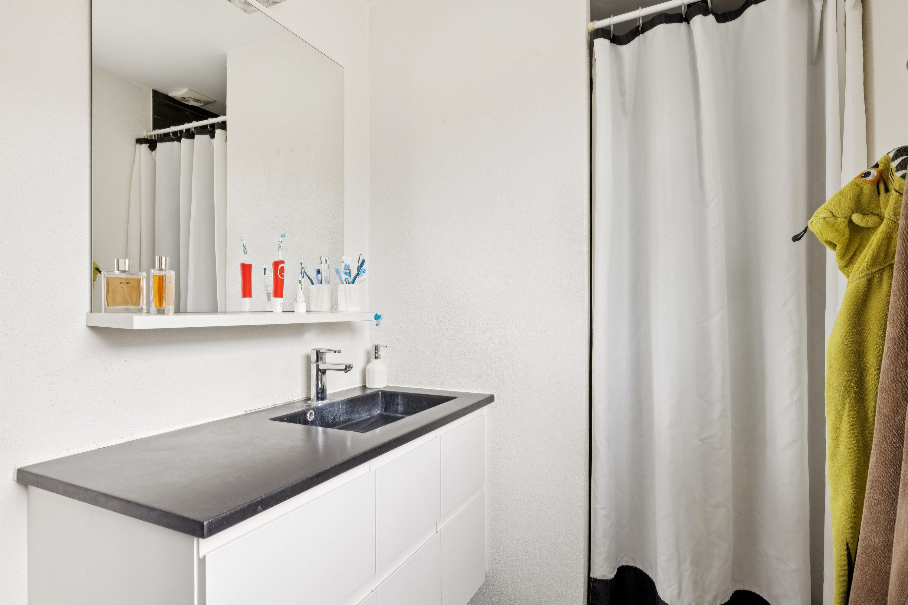 Fremhævet badeværelse billede i fuldskærmstilstand. Billede af Solskrænten 22, Ugelbølle, 8410 Rønde