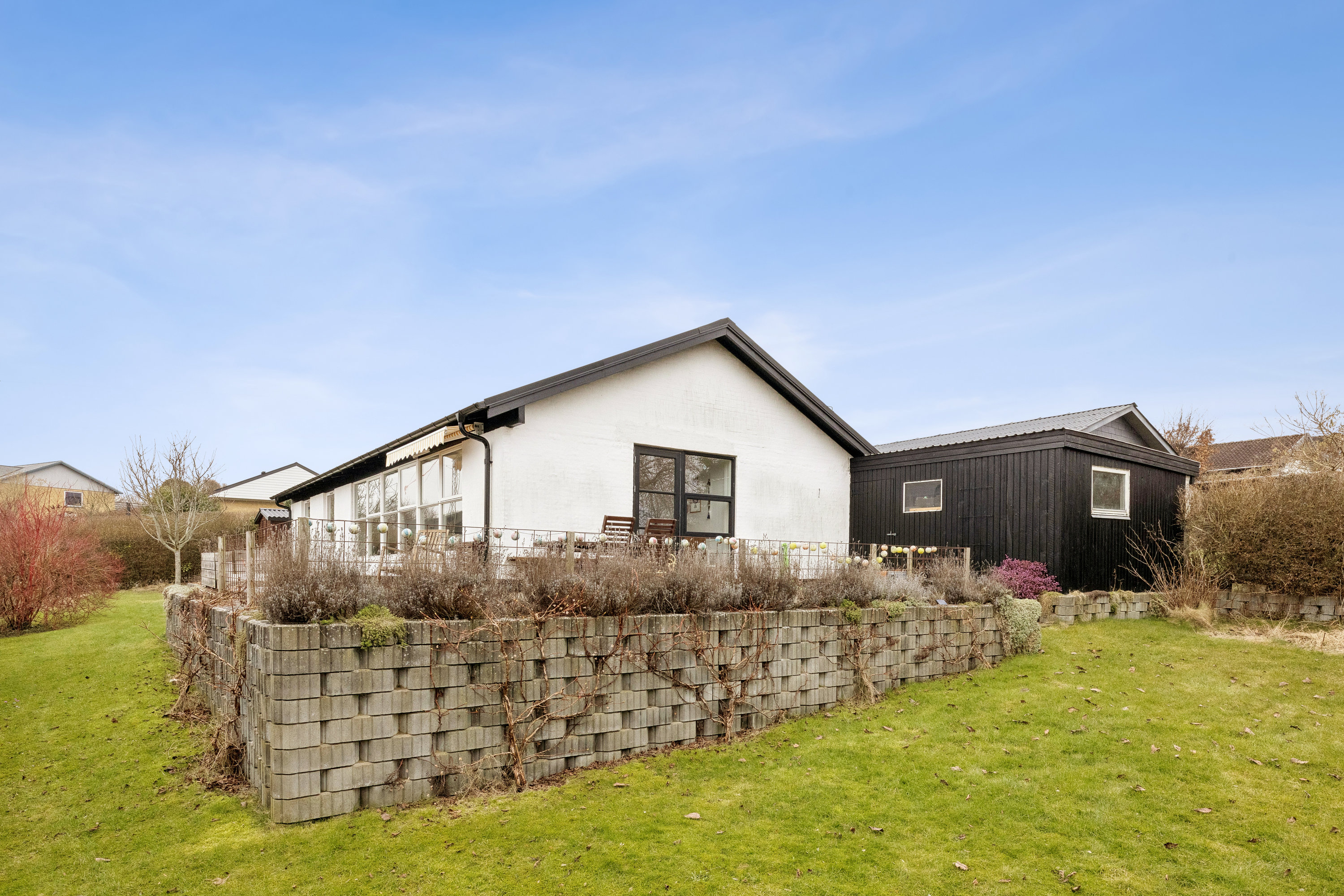 Fremhævet andet billede i fuldskærmstilstand. Billede af Solskrænten 22, Ugelbølle, 8410 Rønde