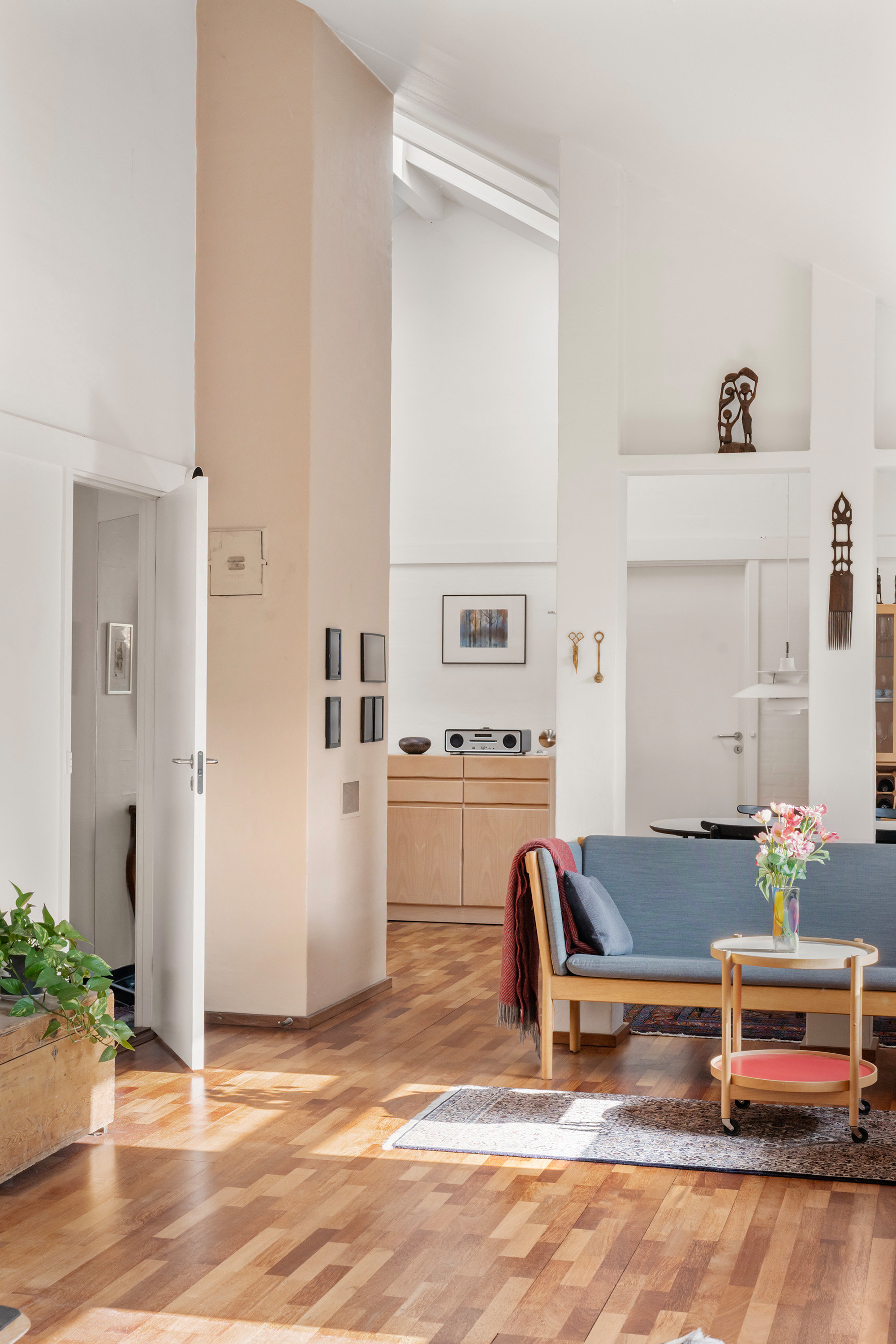 Fremhævet stue billede i fuldskærmstilstand. Billede af Frydenlund Park 49, 2950 Vedbæk