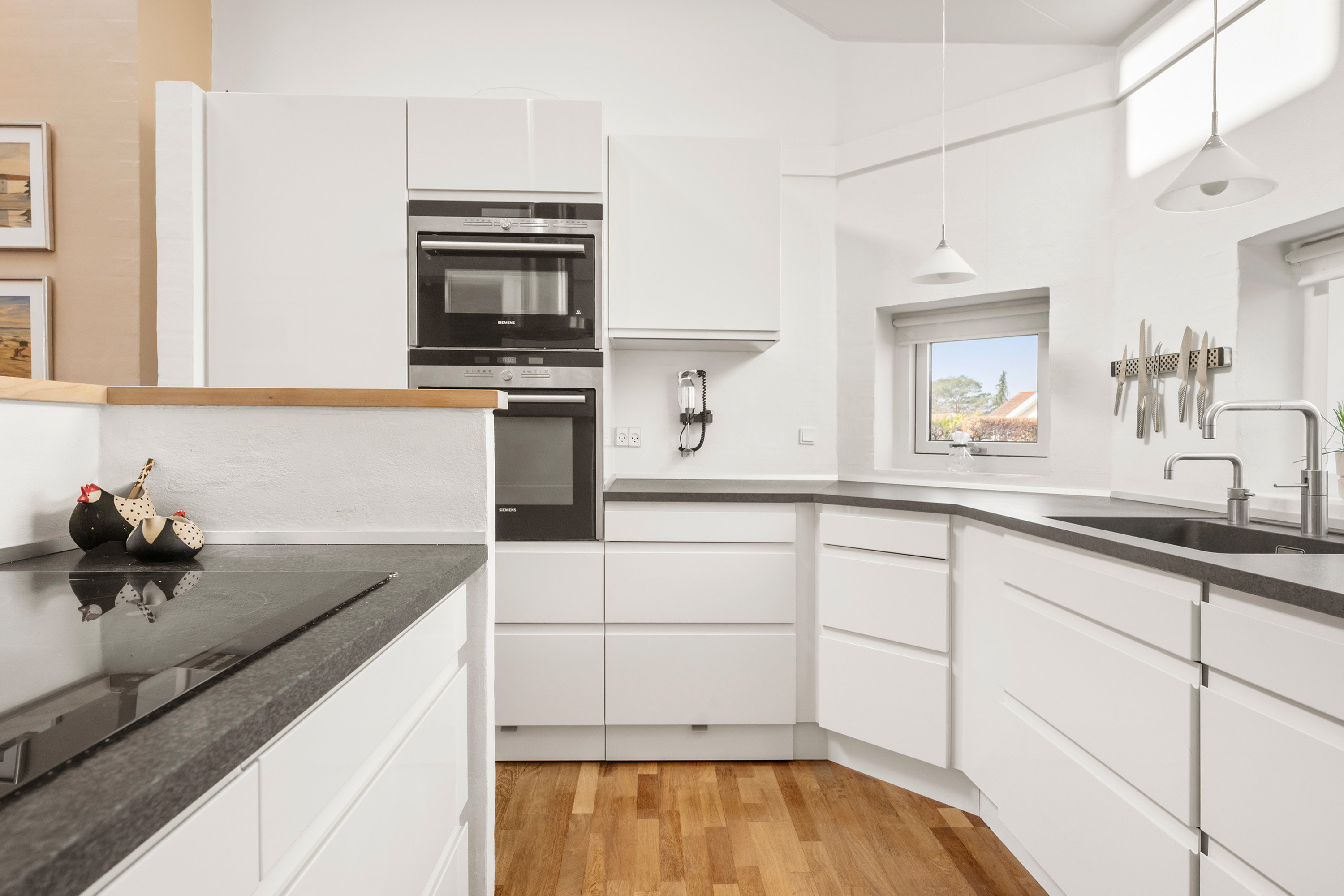 Fremhævet køkken billede i fuldskærmstilstand. Billede af Frydenlund Park 49, 2950 Vedbæk