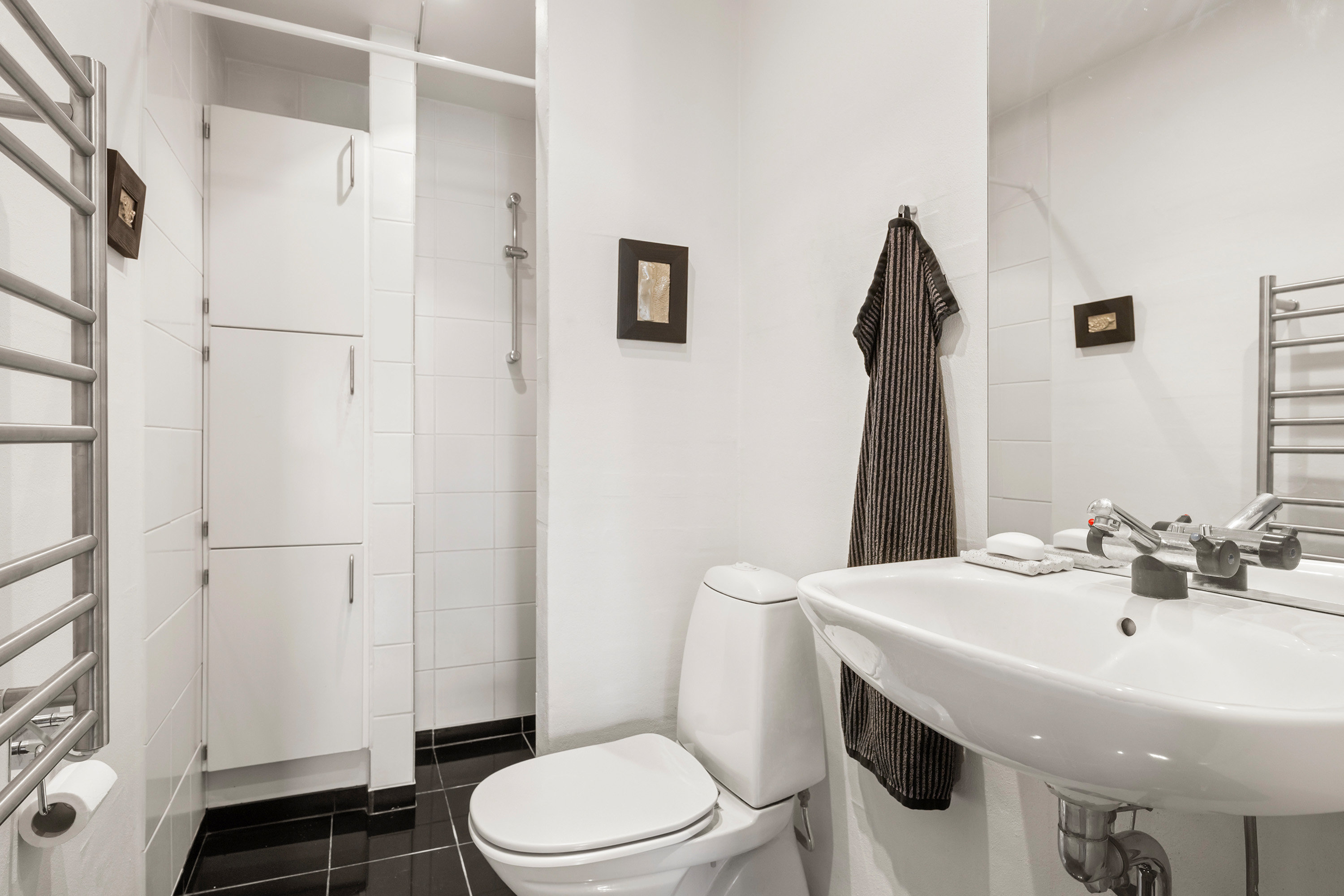 Fremhævet toilet billede i fuldskærmstilstand. Billede af Frydenlund Park 49, 2950 Vedbæk