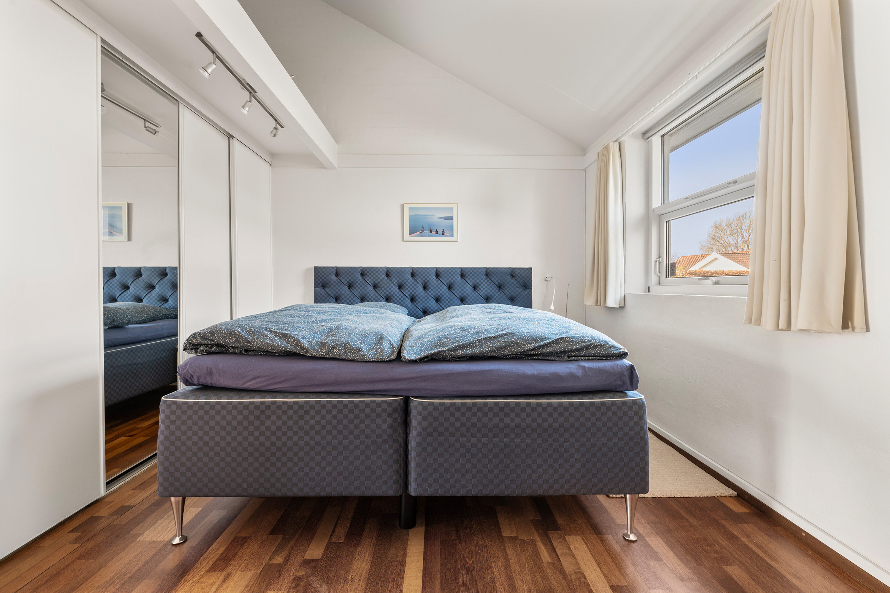 Fremhævet soveværelse billede i fuldskærmstilstand. Billede af Frydenlund Park 49, 2950 Vedbæk