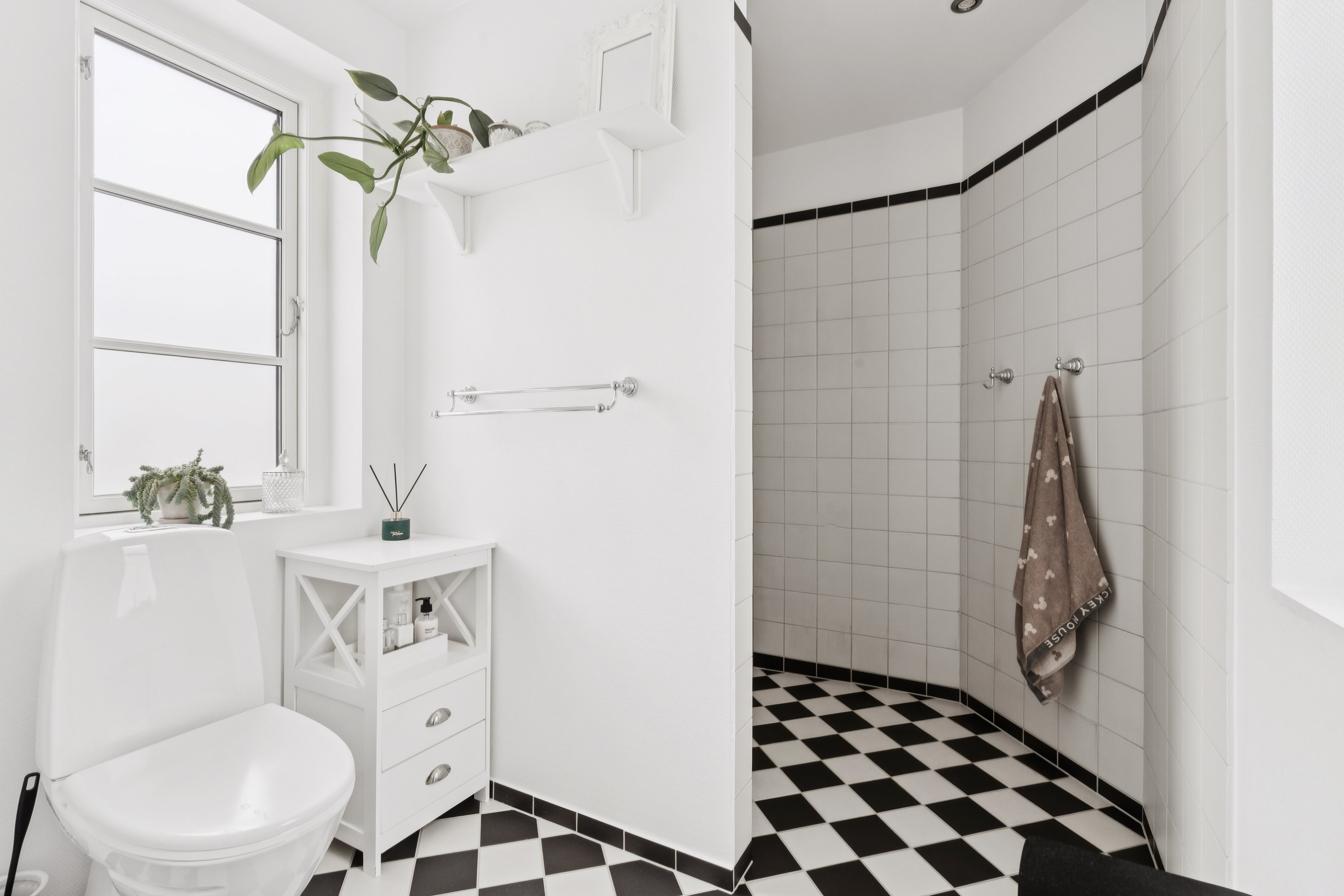 Fremhævet badeværelse billede i fuldskærmstilstand. Billede af Enghavevej 50, Vejgaard, 9000 Aalborg