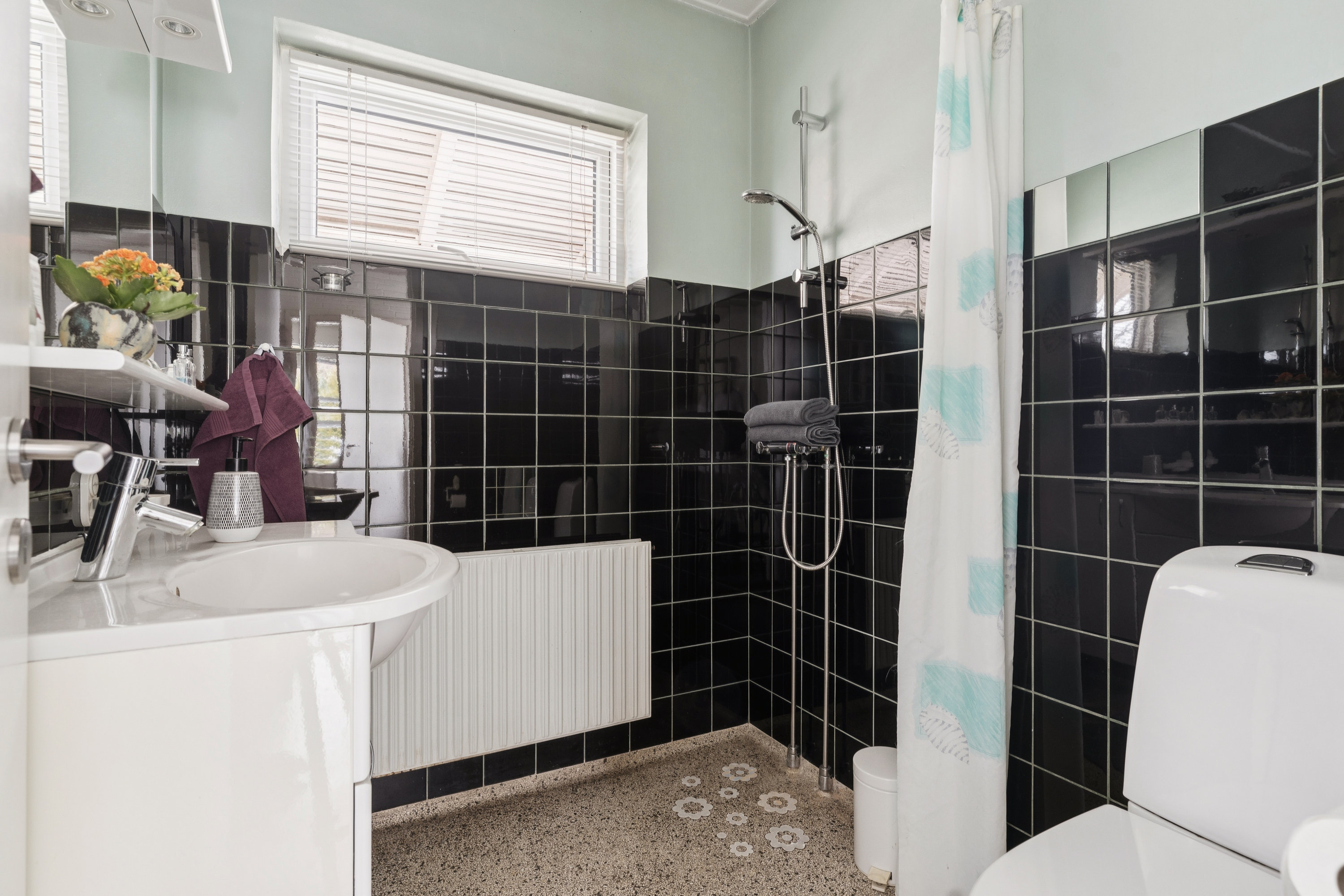 Fremhævet badeværelse billede i fuldskærmstilstand. Billede af Mørksvej 9, 8840 Rødkærsbro