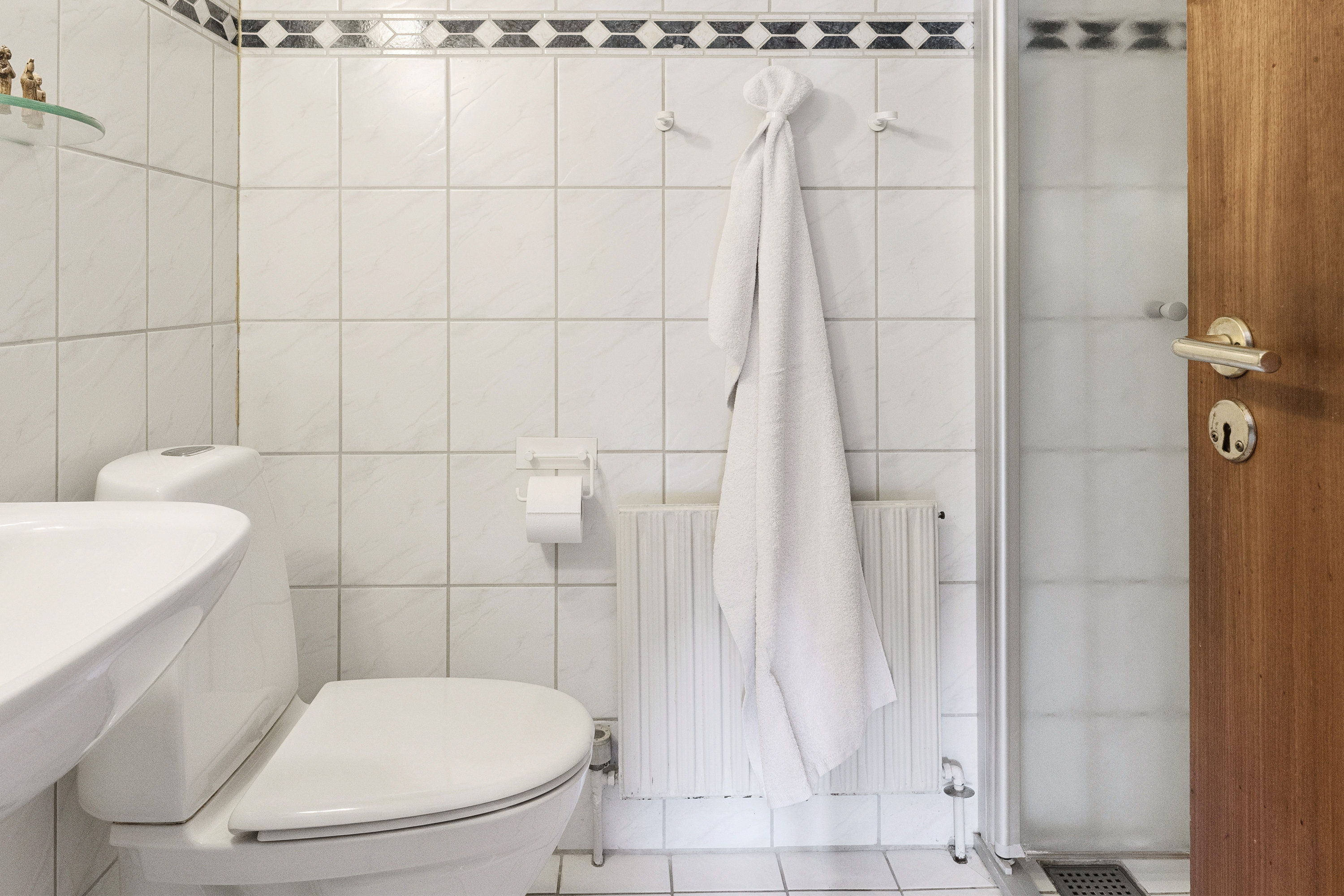 Fremhævet badeværelse billede i fuldskærmstilstand. Billede af Mosegård Park 127, 3500 Værløse