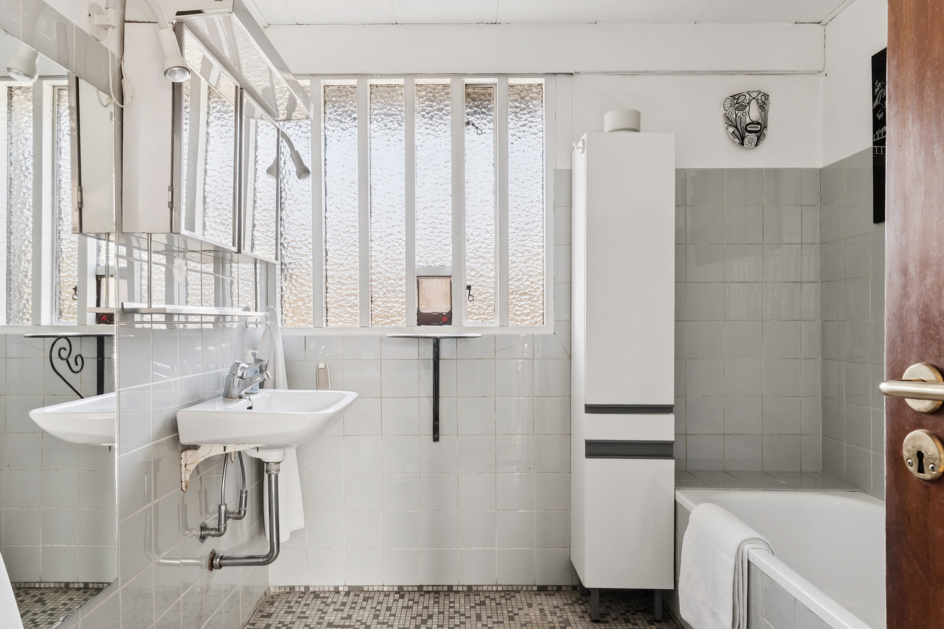 Fremhævet badeværelse billede i fuldskærmstilstand. Billede af Mosegård Park 127, 3500 Værløse