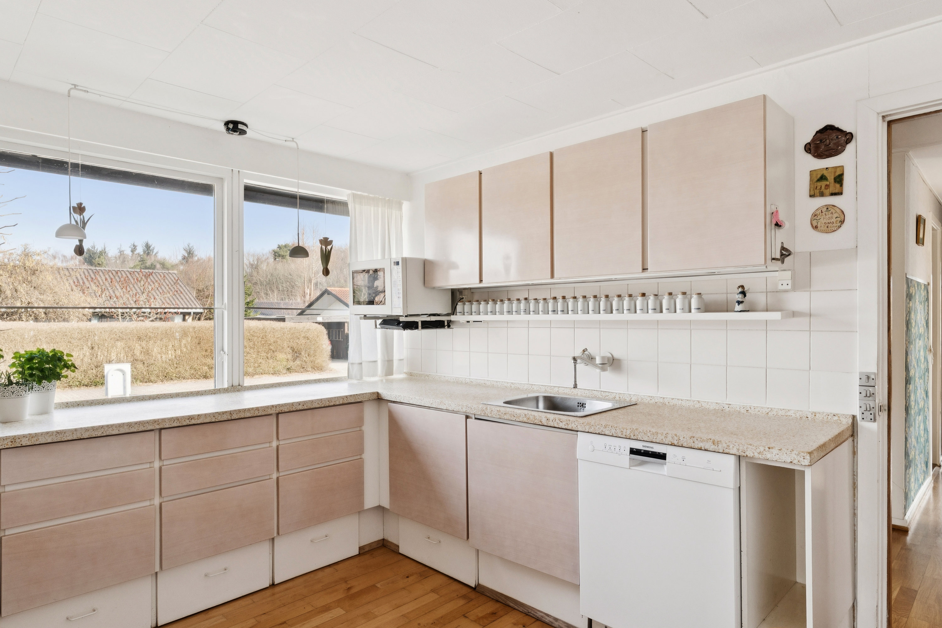 Fremhævet køkken billede i fuldskærmstilstand. Billede af Mosegård Park 127, 3500 Værløse