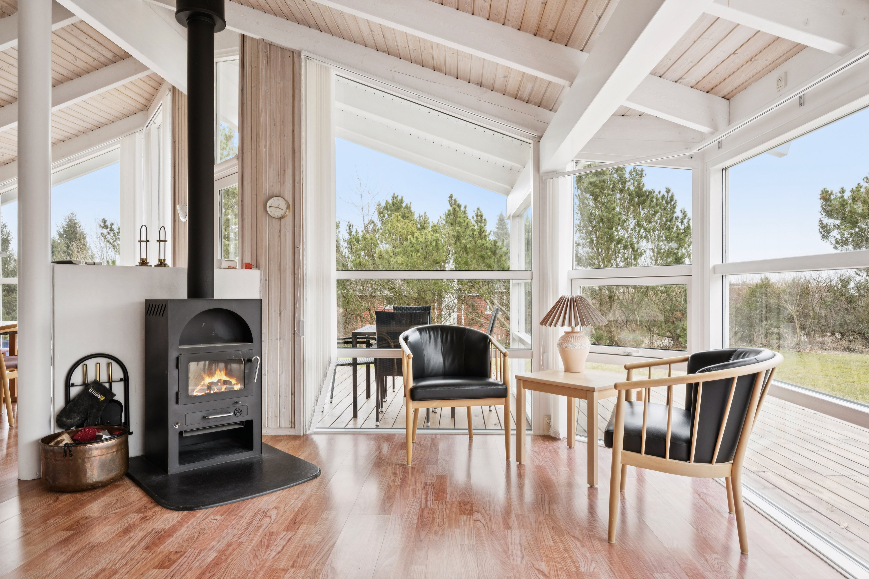 Fremhævet stue billede i fuldskærmstilstand. Billede af Mågevangen 20A, Lyngsbæk Strand, 8400 Ebeltoft