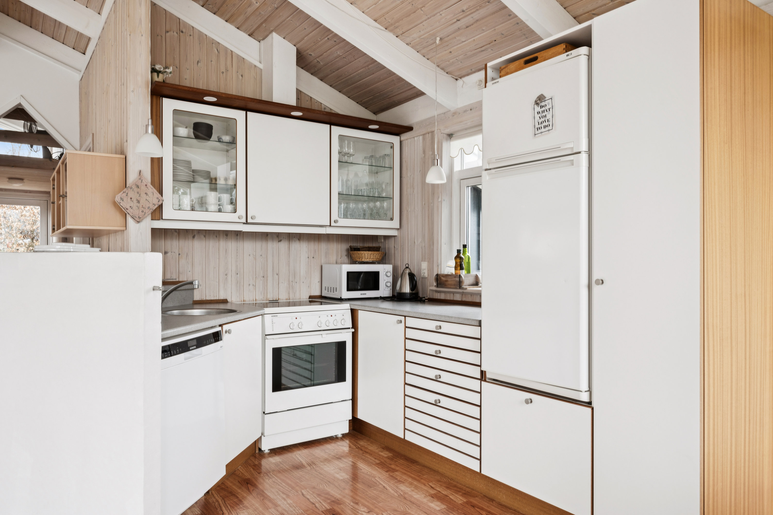 Fremhævet køkken billede i fuldskærmstilstand. Billede af Mågevangen 20A, Lyngsbæk Strand, 8400 Ebeltoft