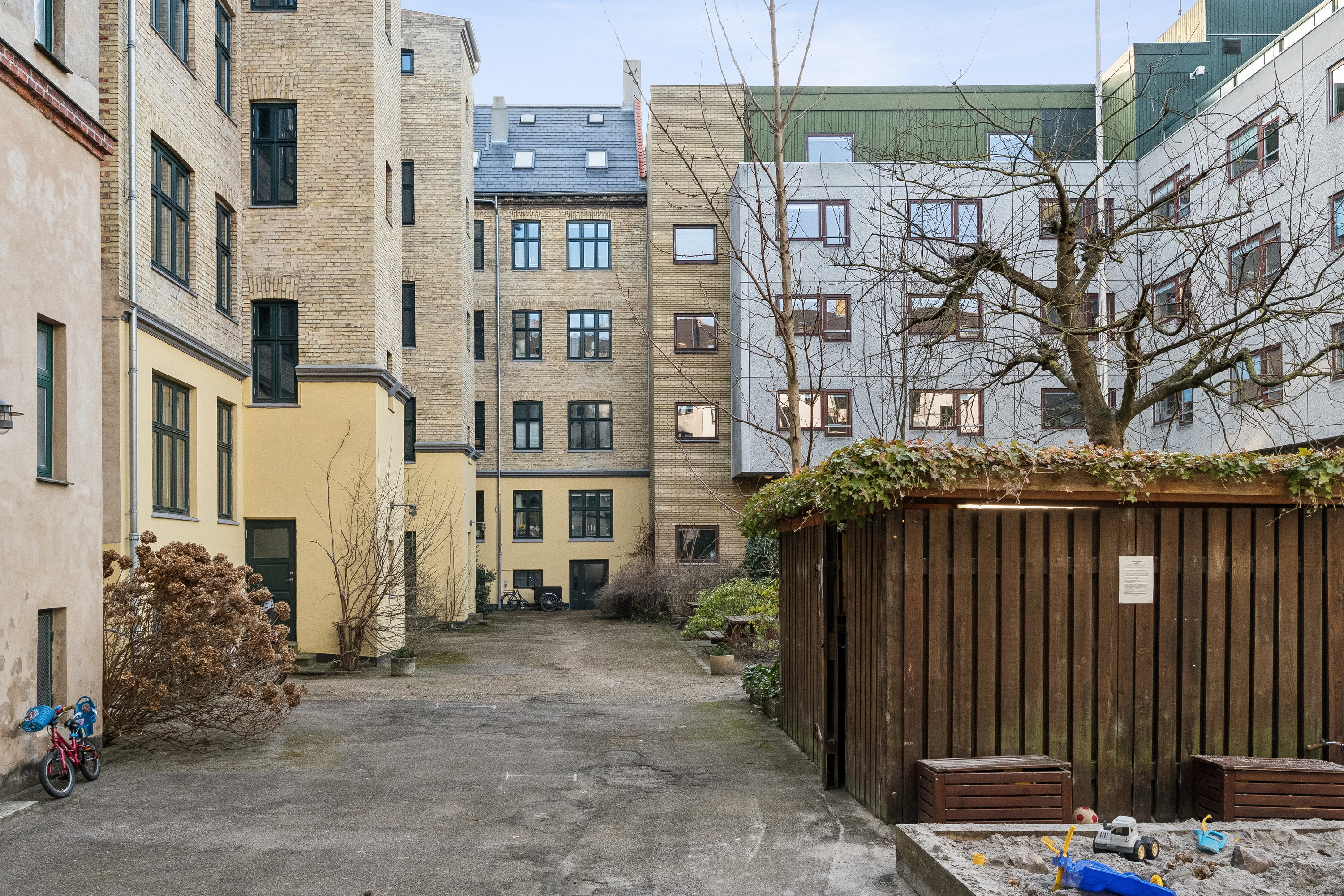 Fremhævet andet billede i fuldskærmstilstand. Billede af Kildevældsgade 68, st.. th., 2100 København Ø