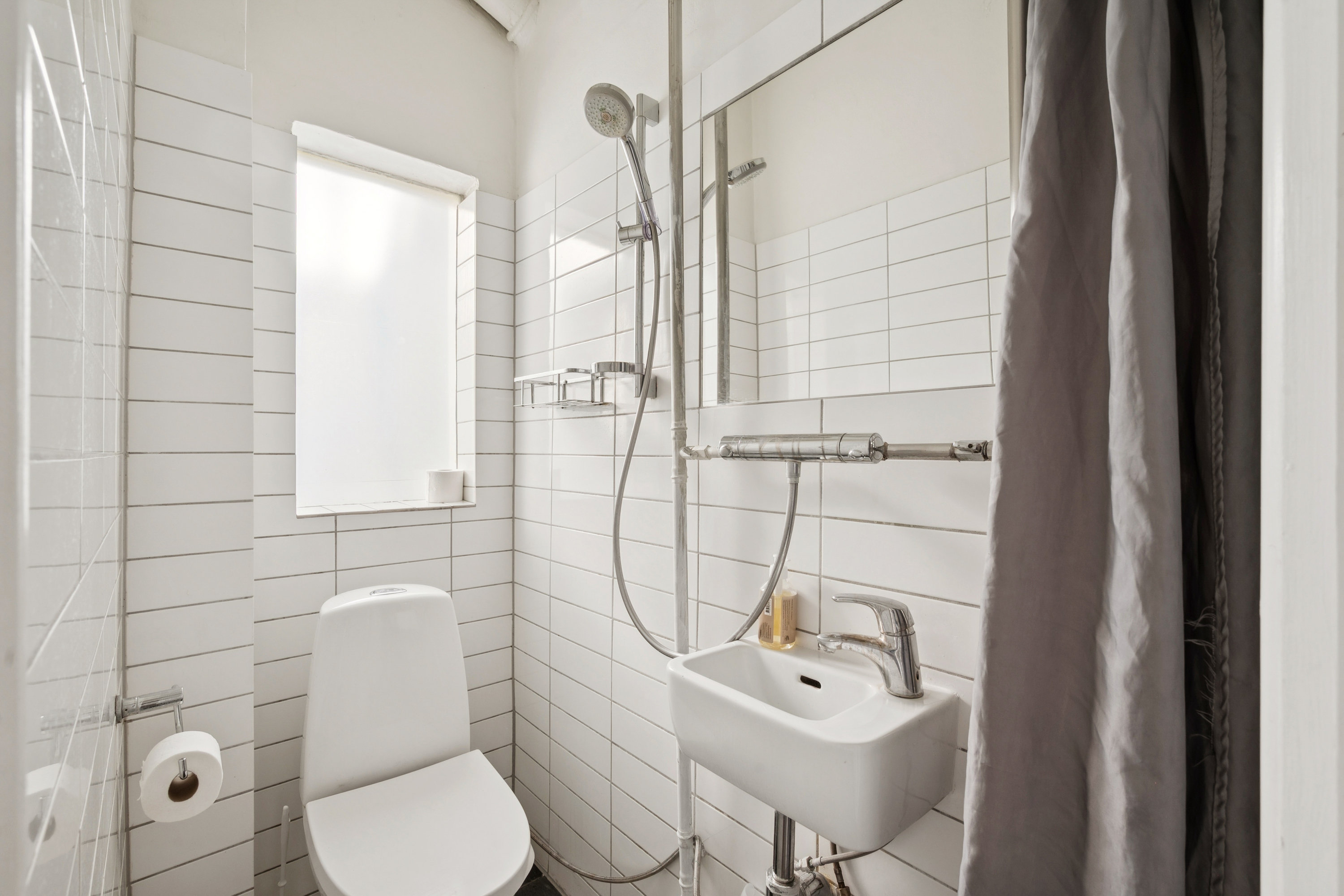 Fremhævet badeværelse billede i fuldskærmstilstand. Billede af Karensgade 10, st.. tv., 2500 Valby