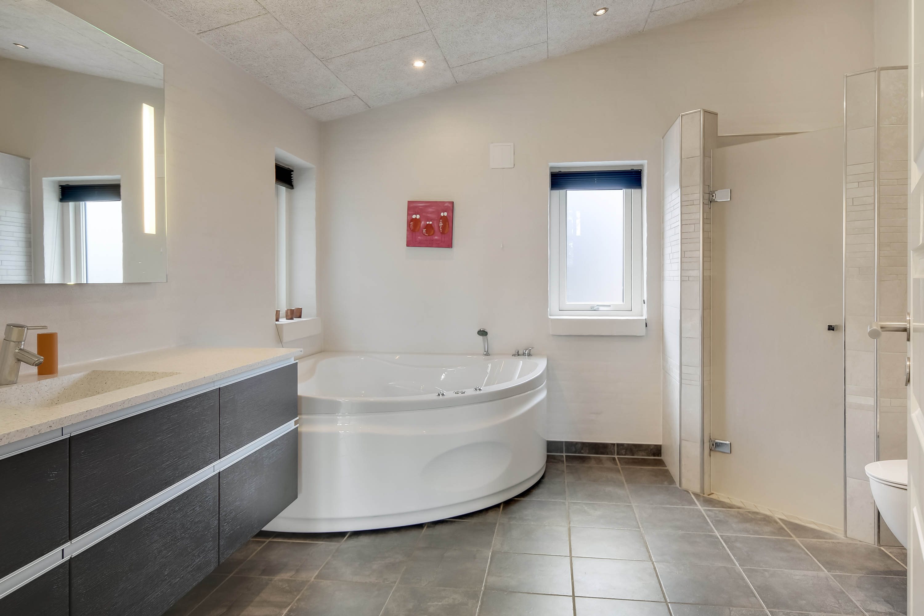 Fremhævet badeværelse billede i fuldskærmstilstand. Billede af Sønder-Vasevej 112, 6857 Blåvand