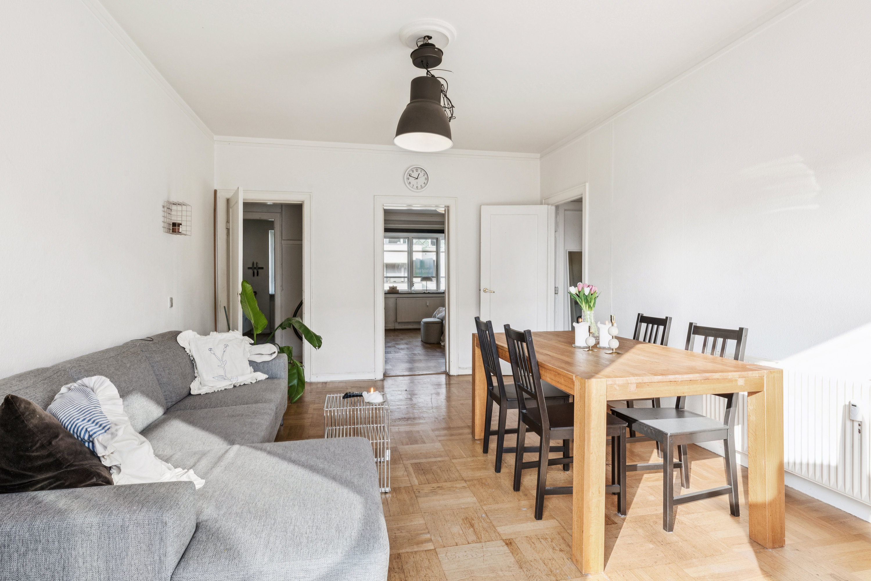 Fremhævet stue billede i fuldskærmstilstand. Billede af Peter Bangs Vej 101, 2. th., 2000 Frederiksberg