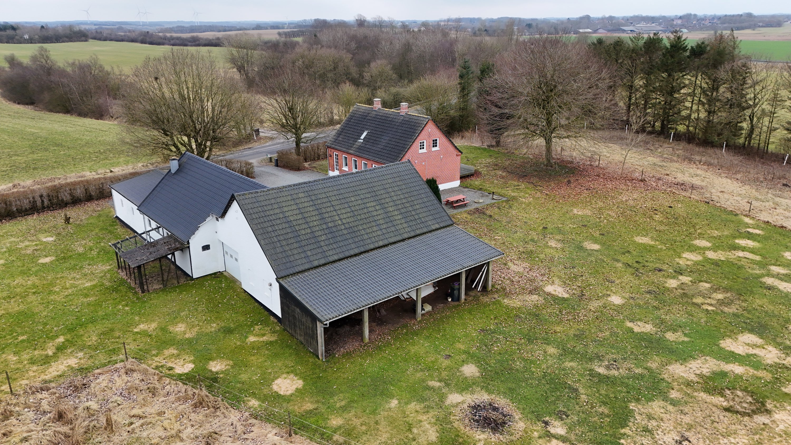 Fremhævet drone billede i fuldskærmstilstand. Billede af Skovmosevej 45, Rørbæk, 9500 Hobro