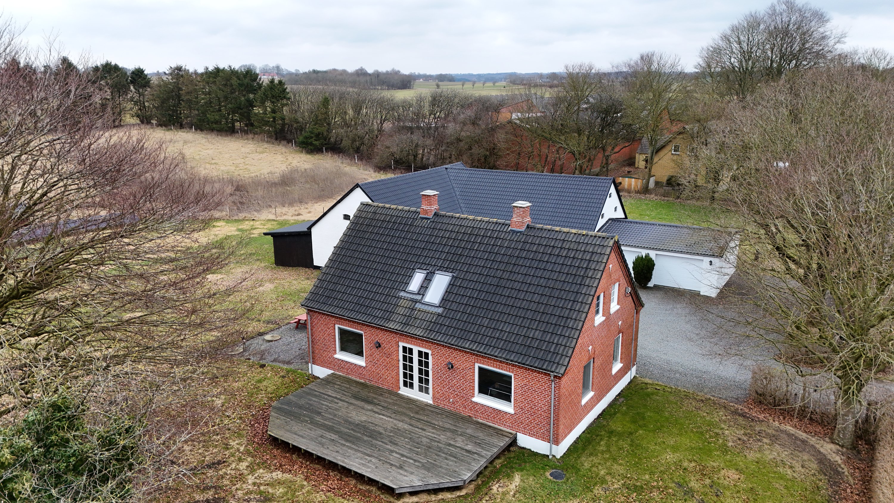 Fremhævet drone billede i fuldskærmstilstand. Billede af Skovmosevej 45, Rørbæk, 9500 Hobro