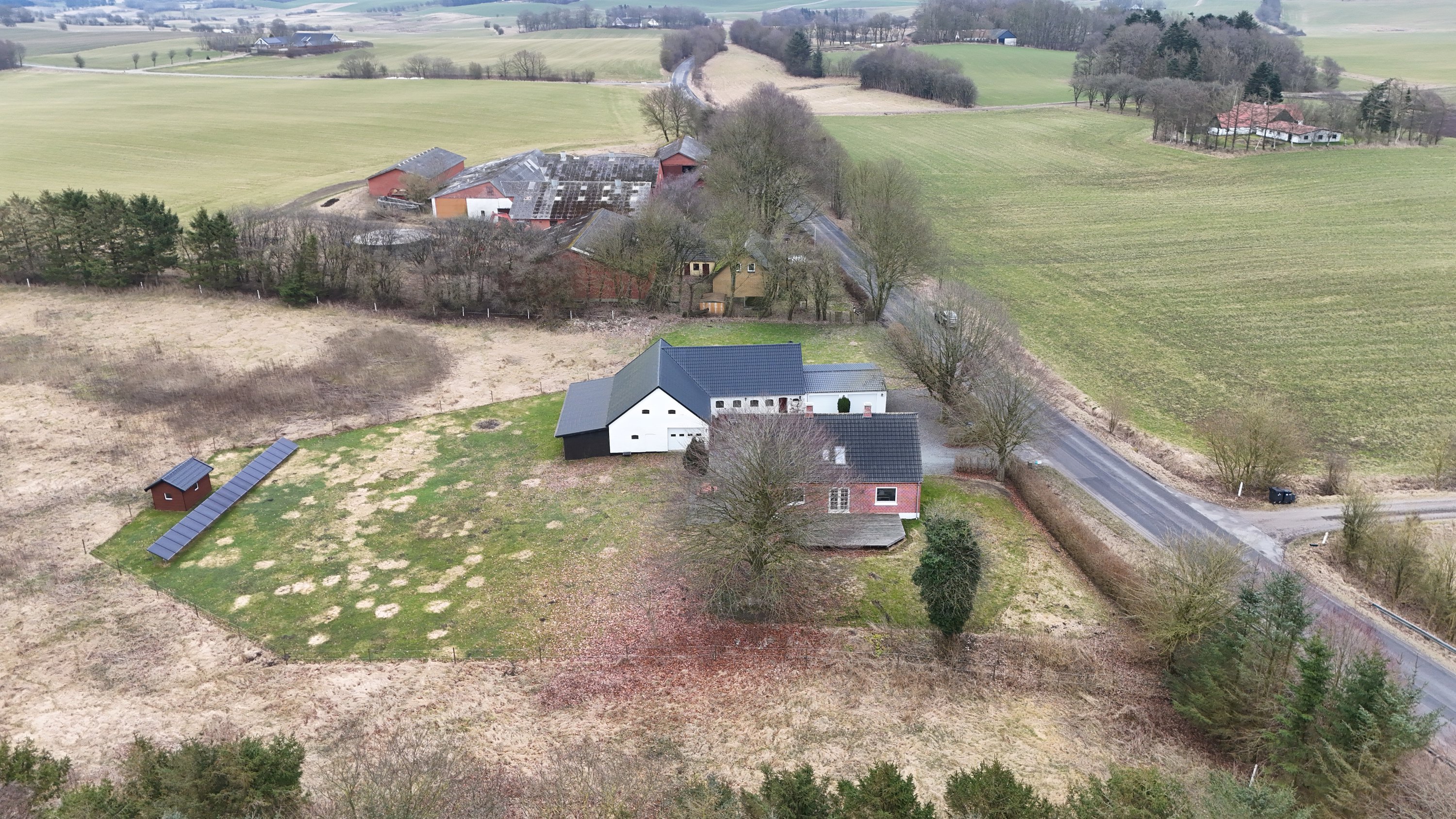 Fremhævet drone billede i fuldskærmstilstand. Billede af Skovmosevej 45, Rørbæk, 9500 Hobro