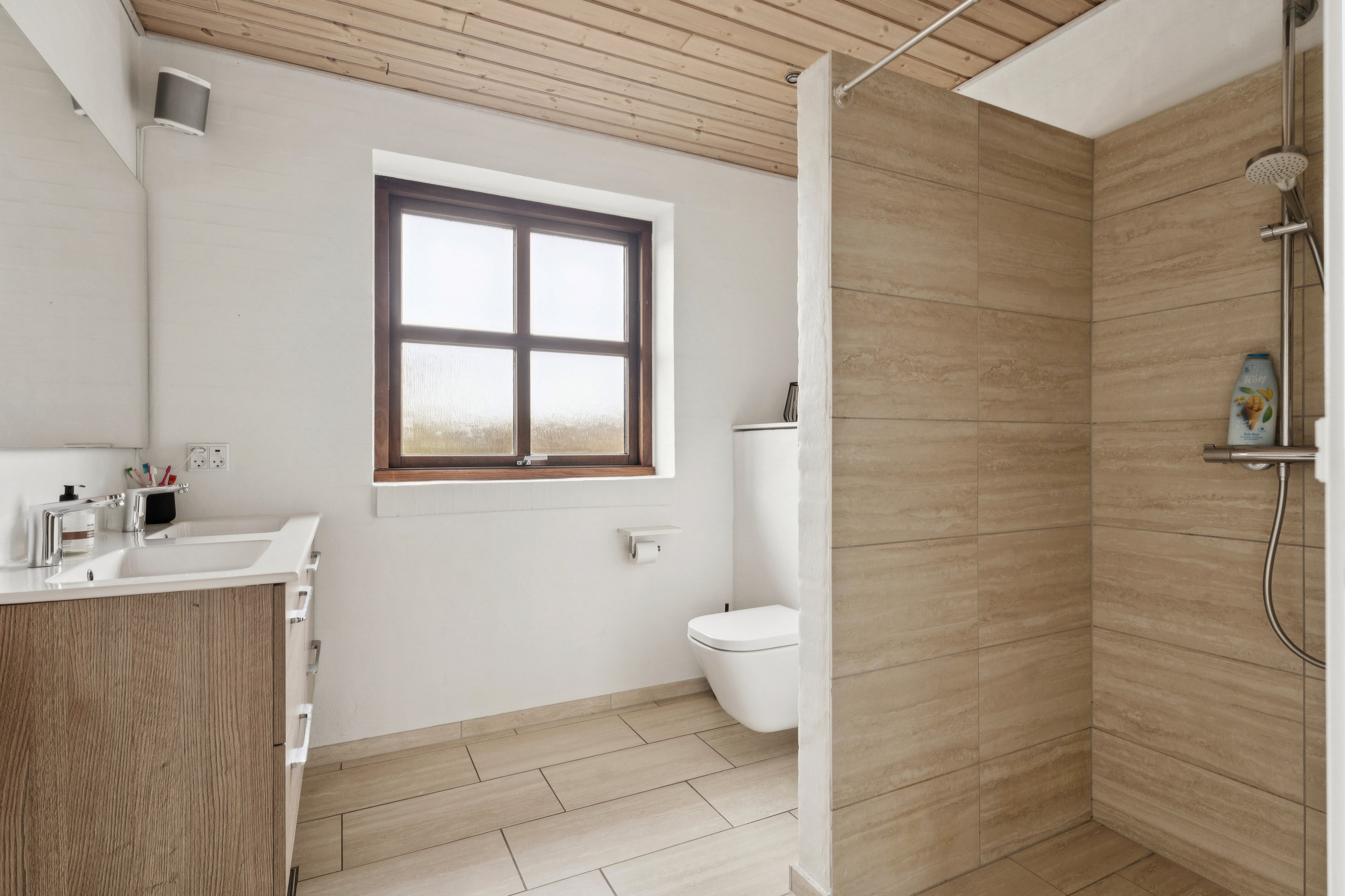 Fremhævet badeværelse billede i fuldskærmstilstand. Billede af Højvangen 33, 8981 Spentrup