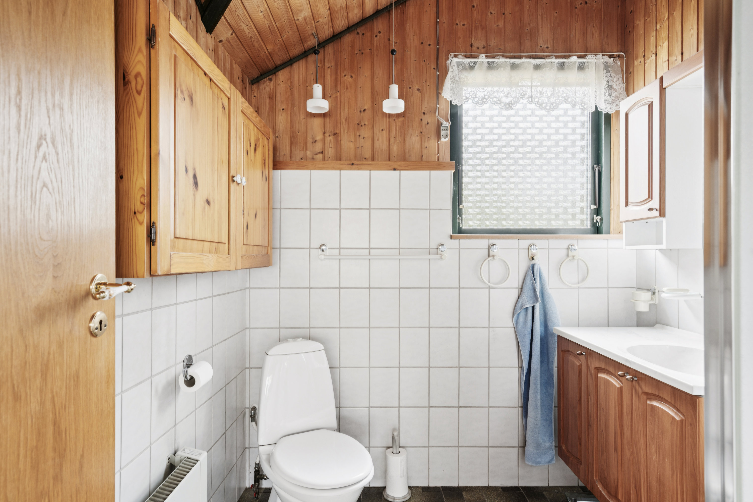 Fremhævet badeværelse billede i fuldskærmstilstand. Billede af Kornvangen 5, Boeslum, 8400 Ebeltoft