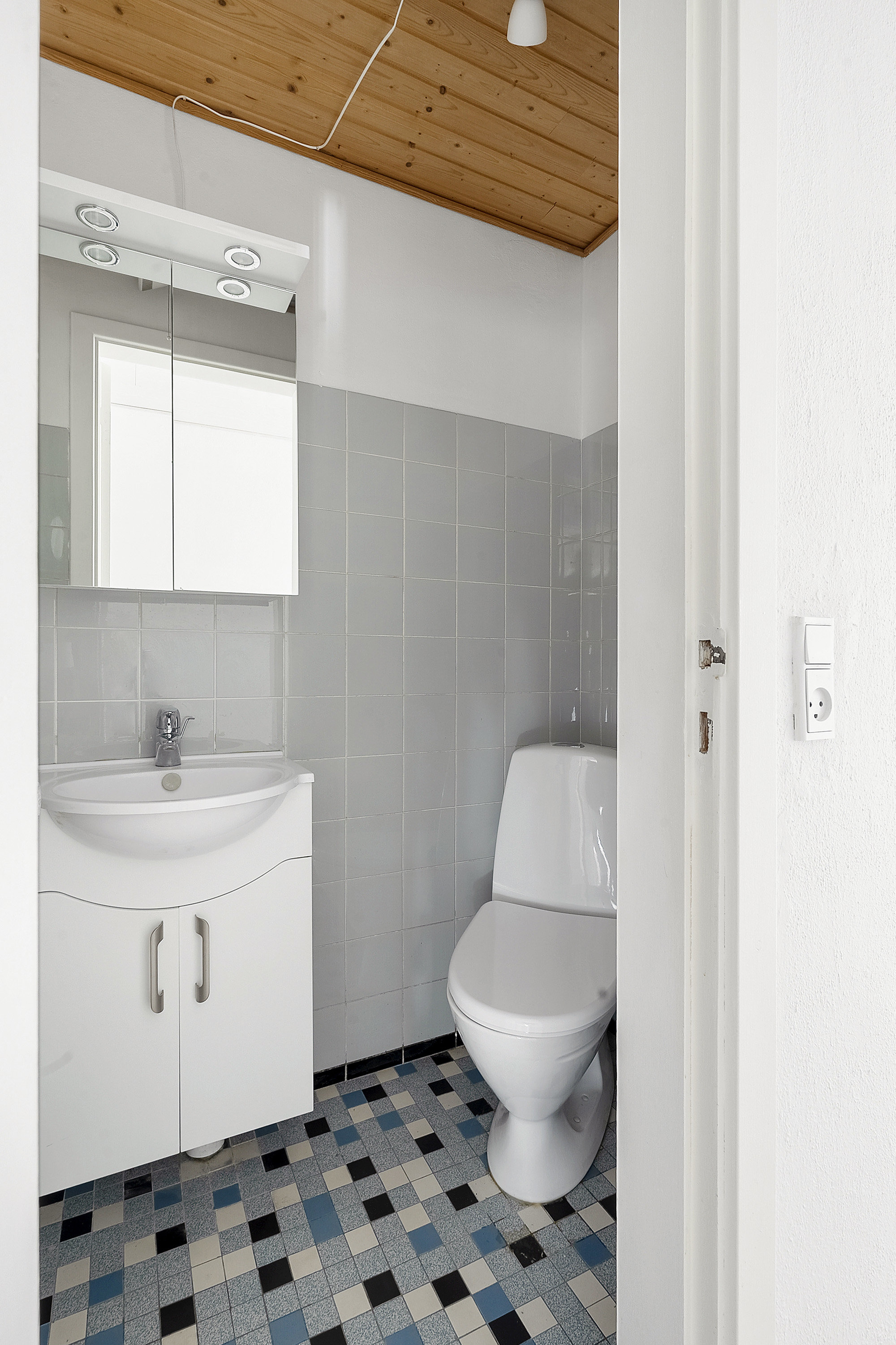 Fremhævet toilet billede i fuldskærmstilstand. Billede af Buen 29, Bullerup, 5320 Agedrup