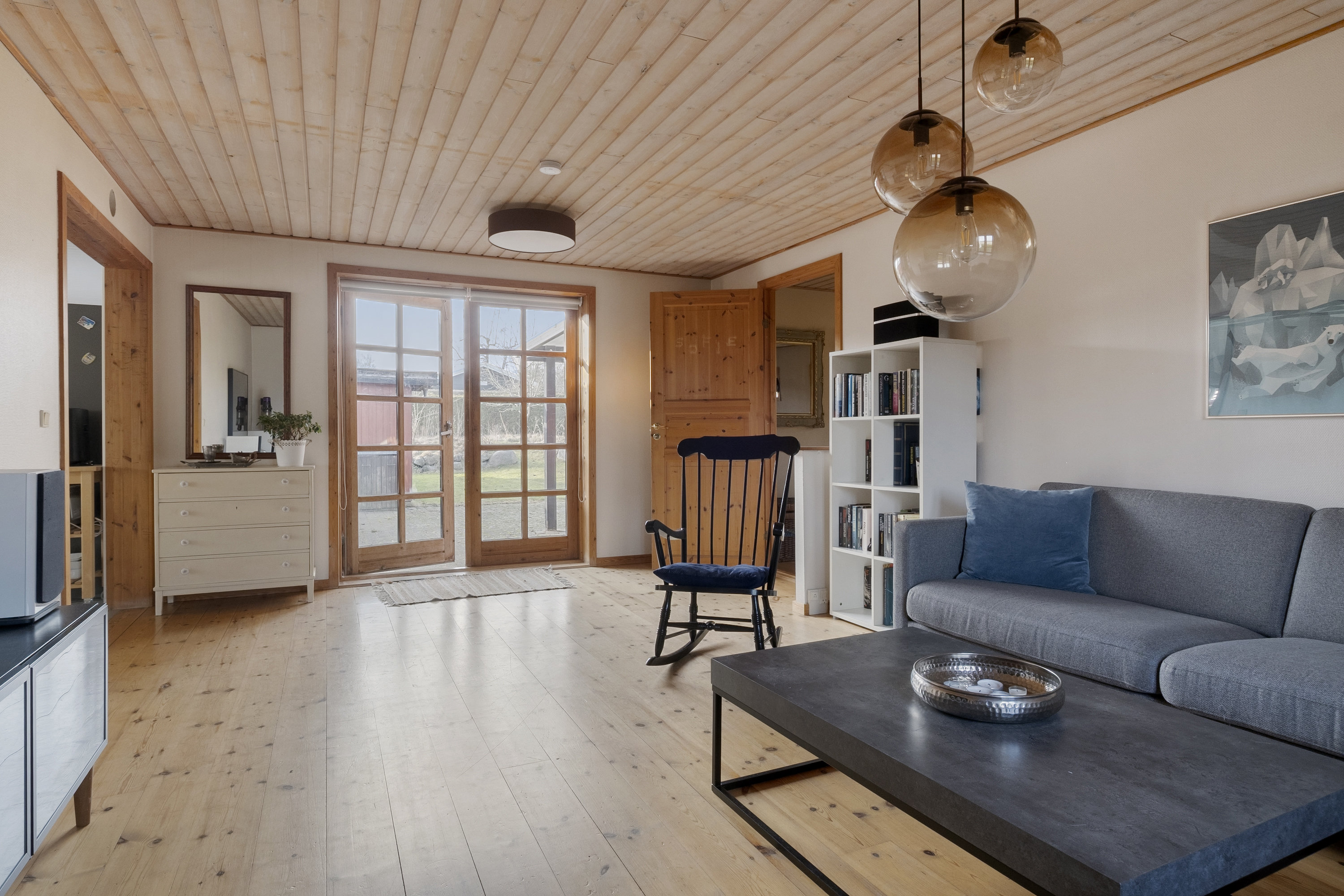 Fremhævet stue billede i fuldskærmstilstand. Billede af Korsbjergvej 11, 3520 Farum