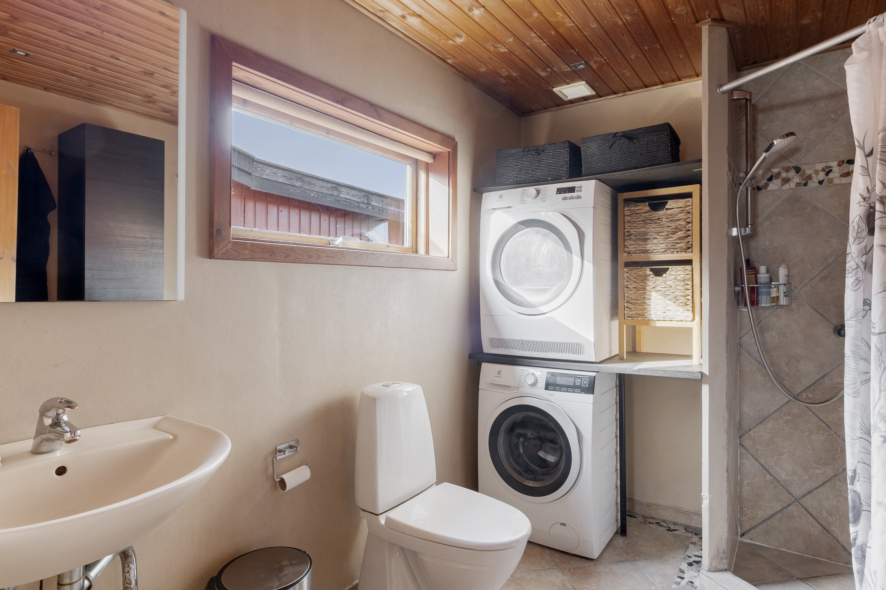 Fremhævet badeværelse billede i fuldskærmstilstand. Billede af Korsbjergvej 11, 3520 Farum