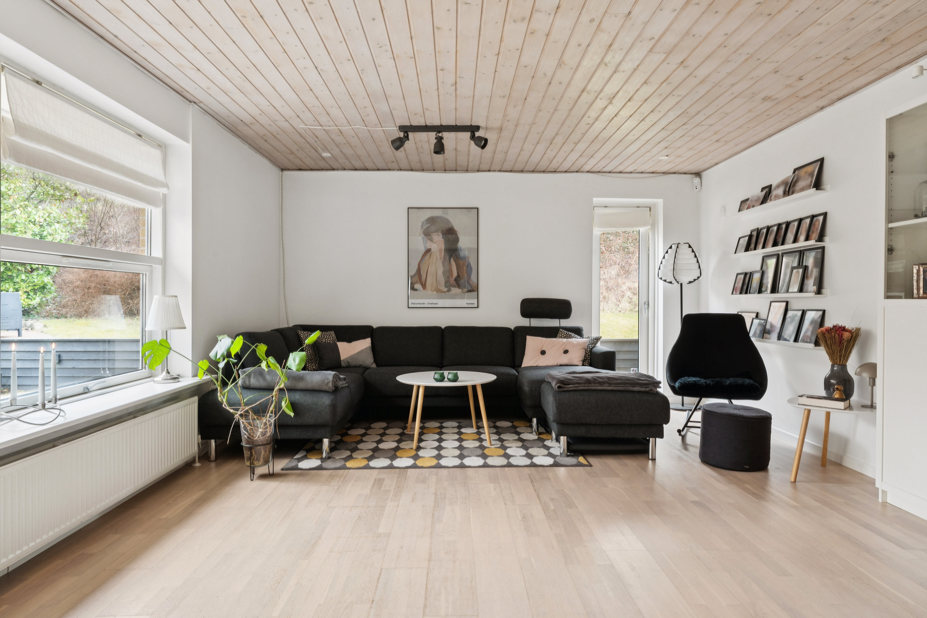 Fremhævet stue billede i fuldskærmstilstand. Billede af Skovbakken 9, 9530 Støvring