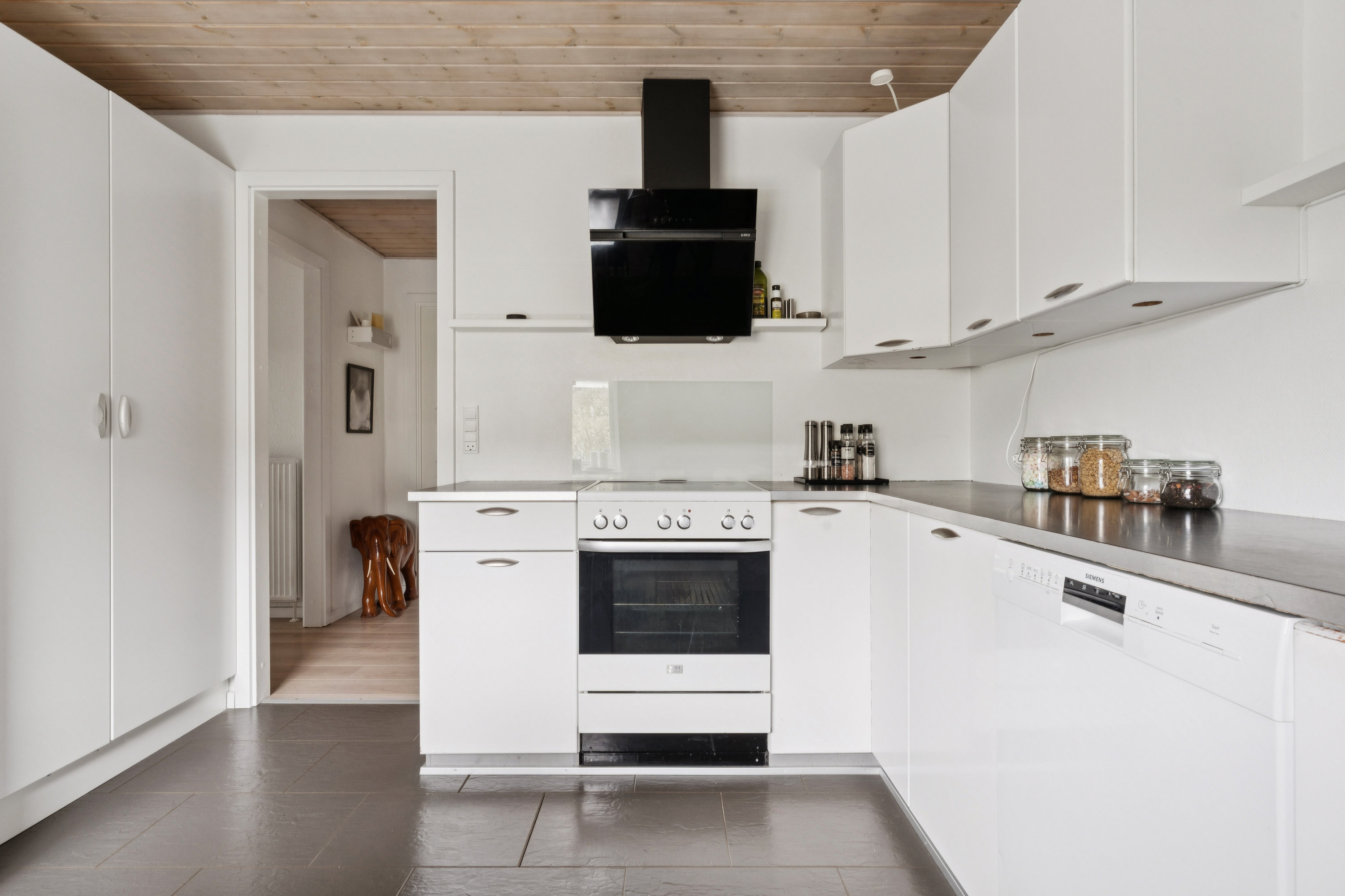 Fremhævet køkken billede i fuldskærmstilstand. Billede af Skovbakken 9, 9530 Støvring