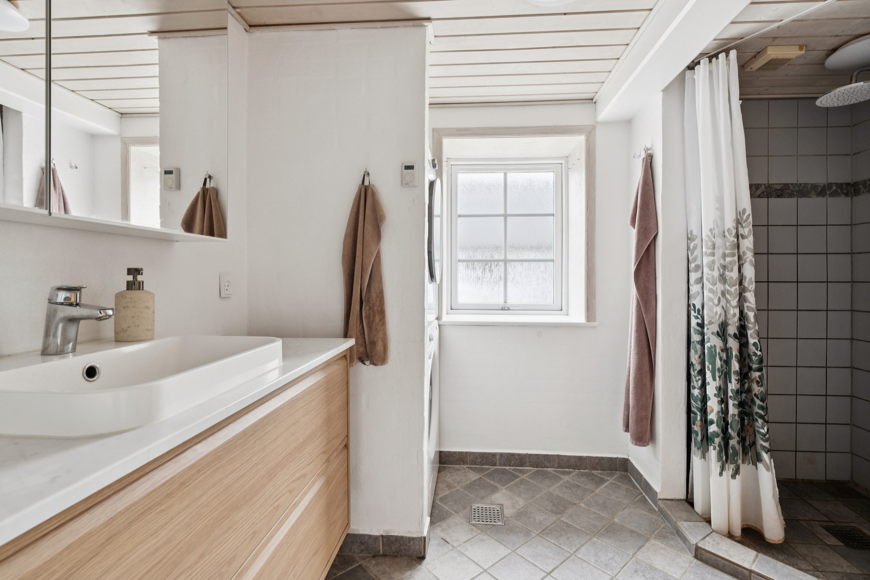 Fremhævet badeværelse billede i fuldskærmstilstand. Billede af Enggårdsvej 33, Sørup, 9530 Støvring