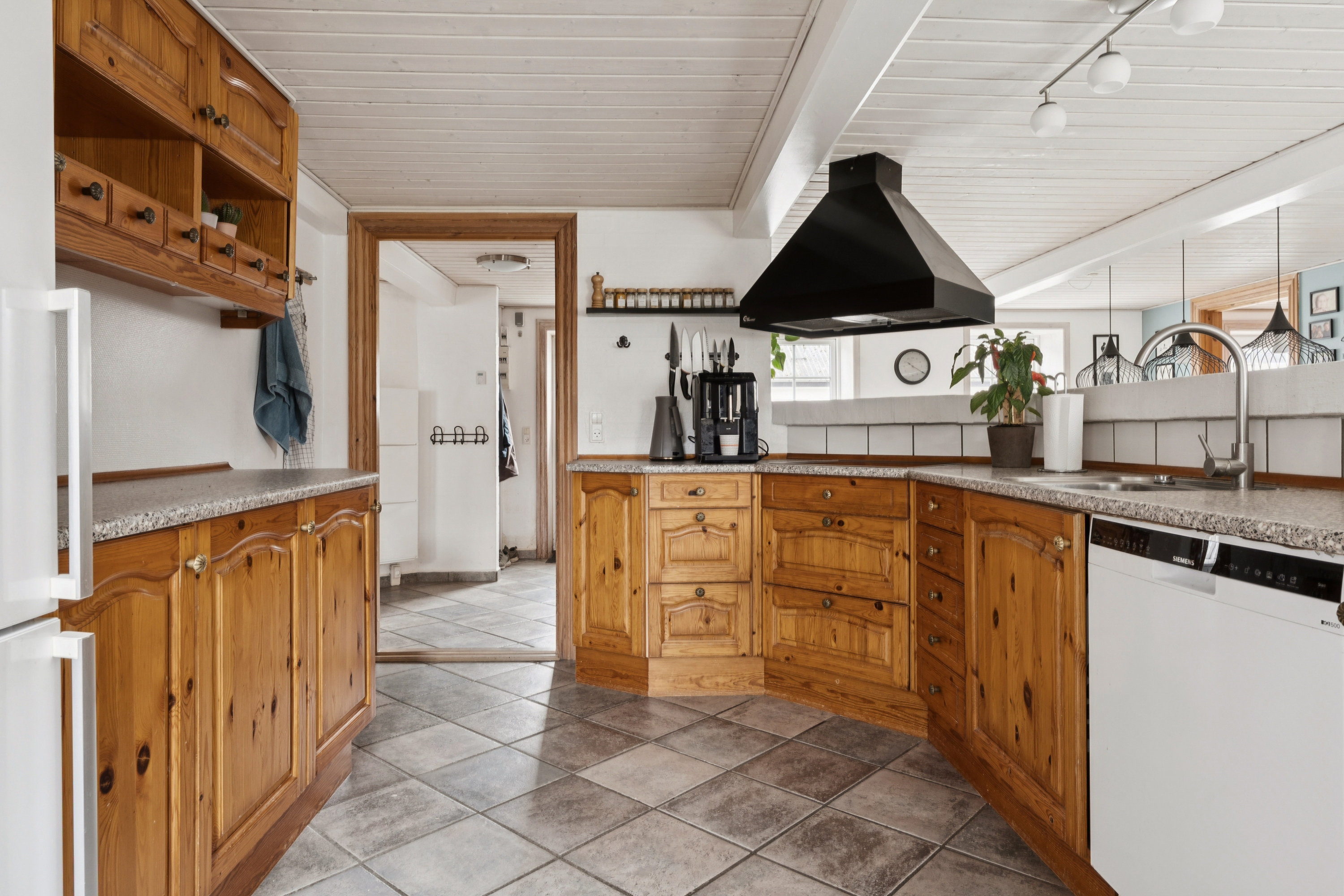 Fremhævet køkken billede i fuldskærmstilstand. Billede af Enggårdsvej 33, Sørup, 9530 Støvring