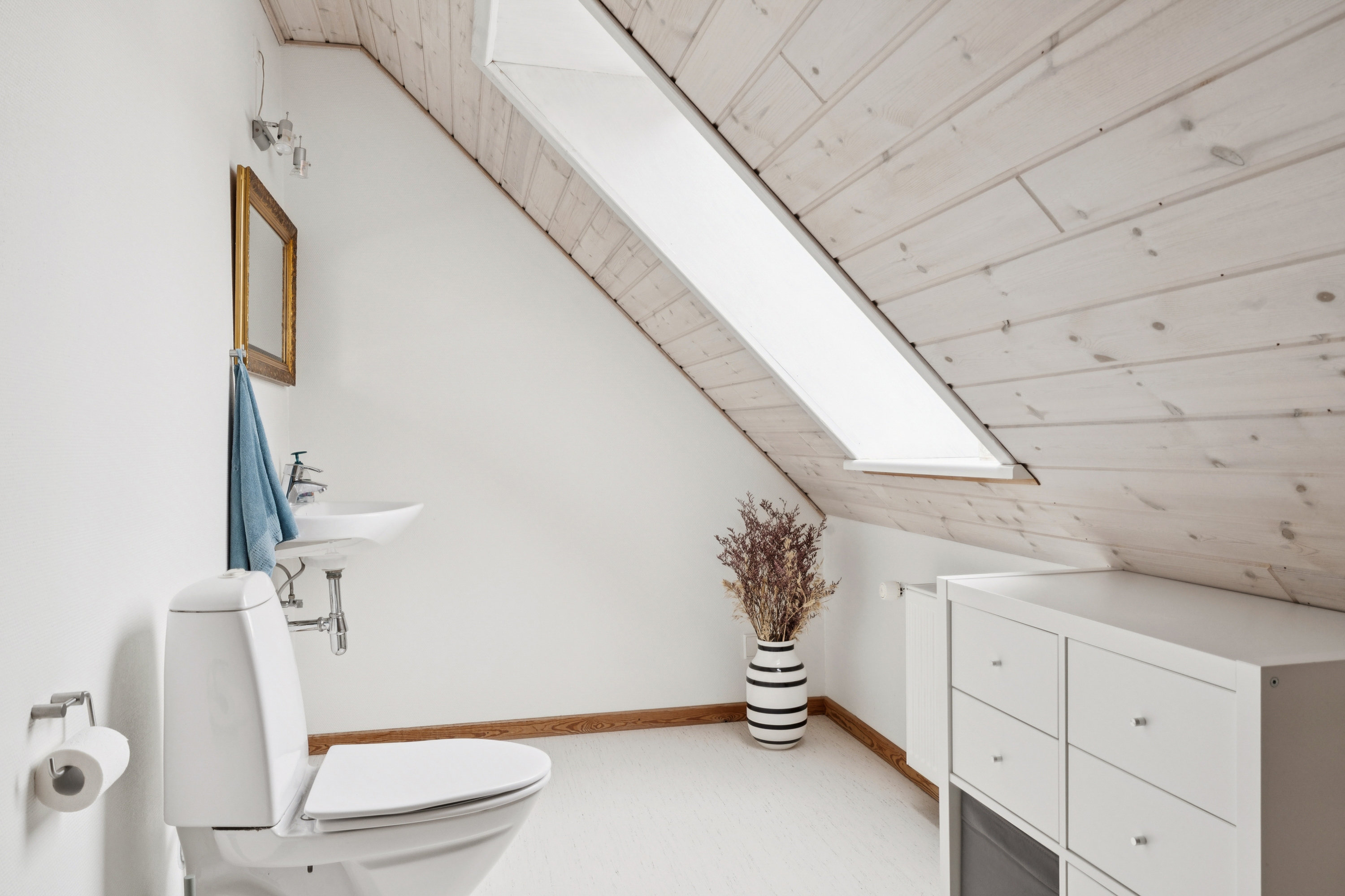 Fremhævet badeværelse billede i fuldskærmstilstand. Billede af Enggårdsvej 33, Sørup, 9530 Støvring