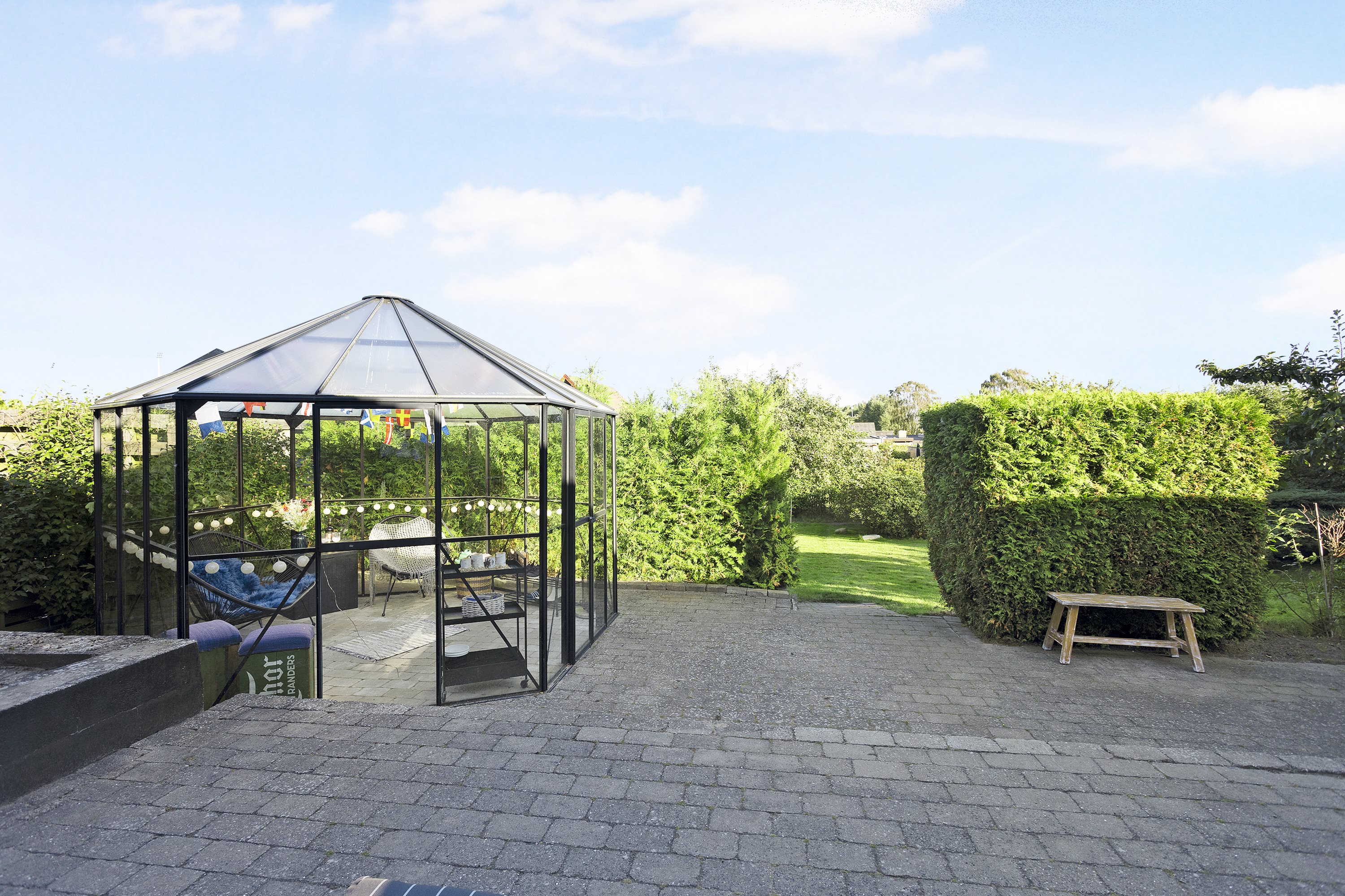 Fremhævet terrasse billede i fuldskærmstilstand. Billede af Olfert Fischers Vej 4, 9900 Frederikshavn