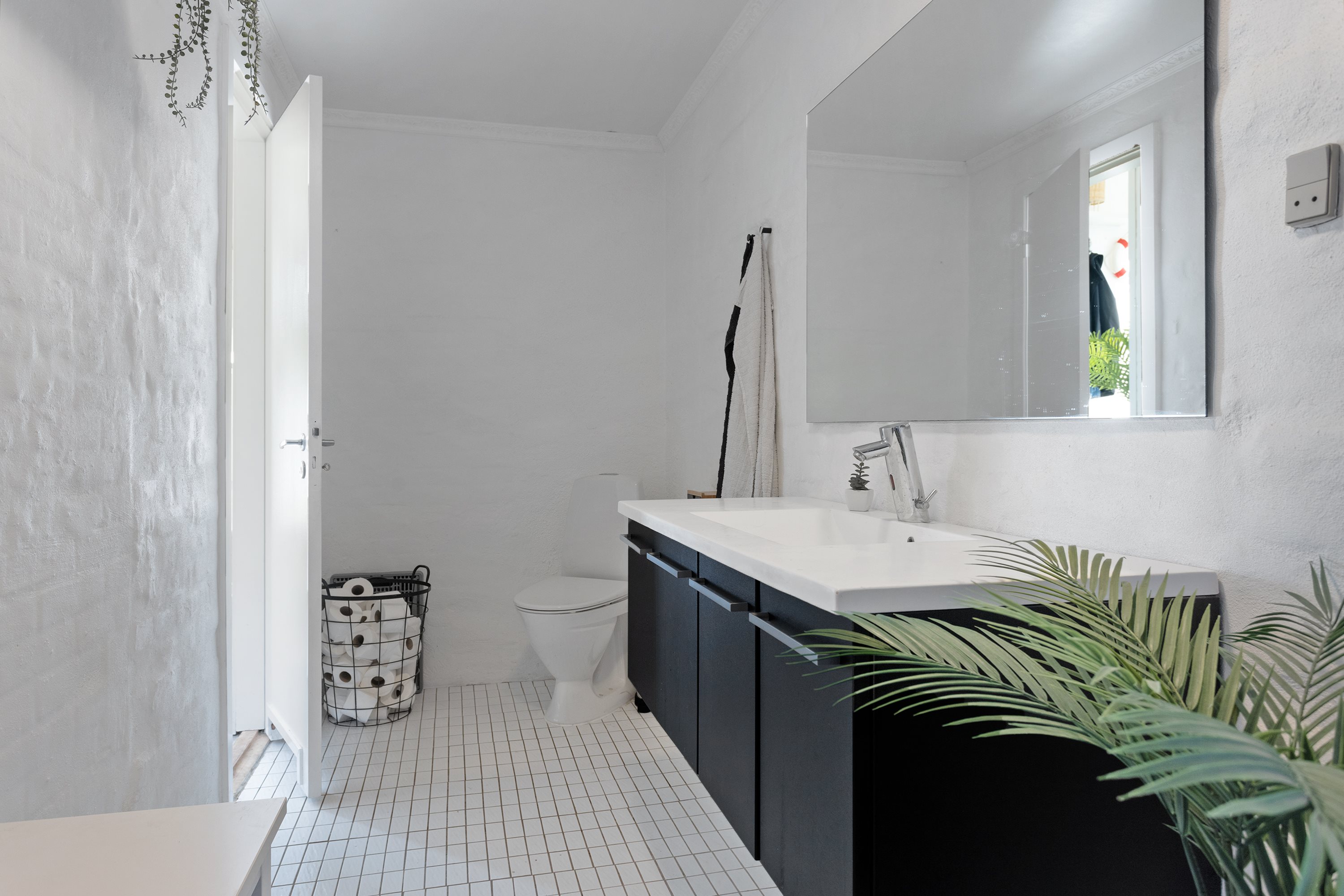 Fremhævet badeværelse billede i fuldskærmstilstand. Billede af Olfert Fischers Vej 4, 9900 Frederikshavn