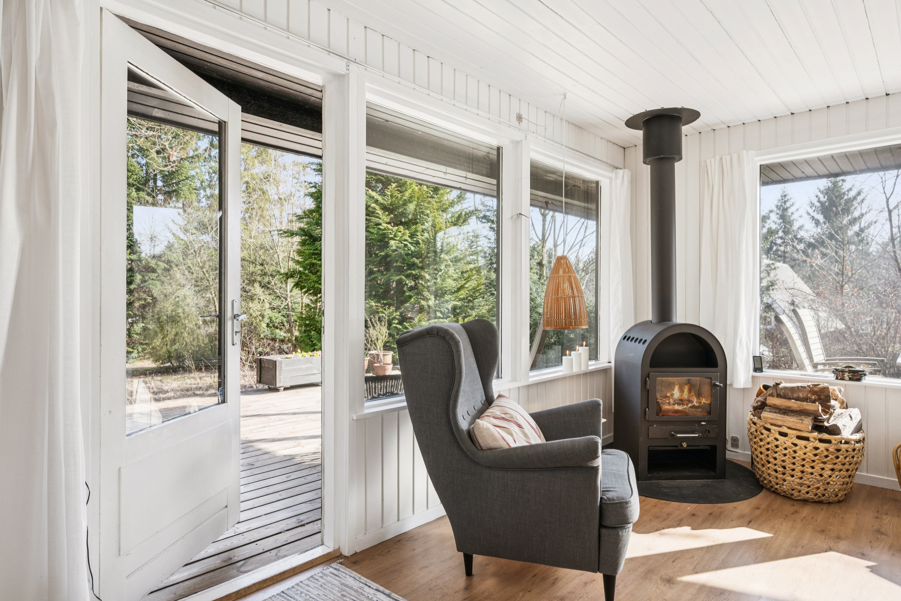 Fremhævet udestue billede i fuldskærmstilstand. Billede af Svalevej 13, Fuglslev, 8400 Ebeltoft