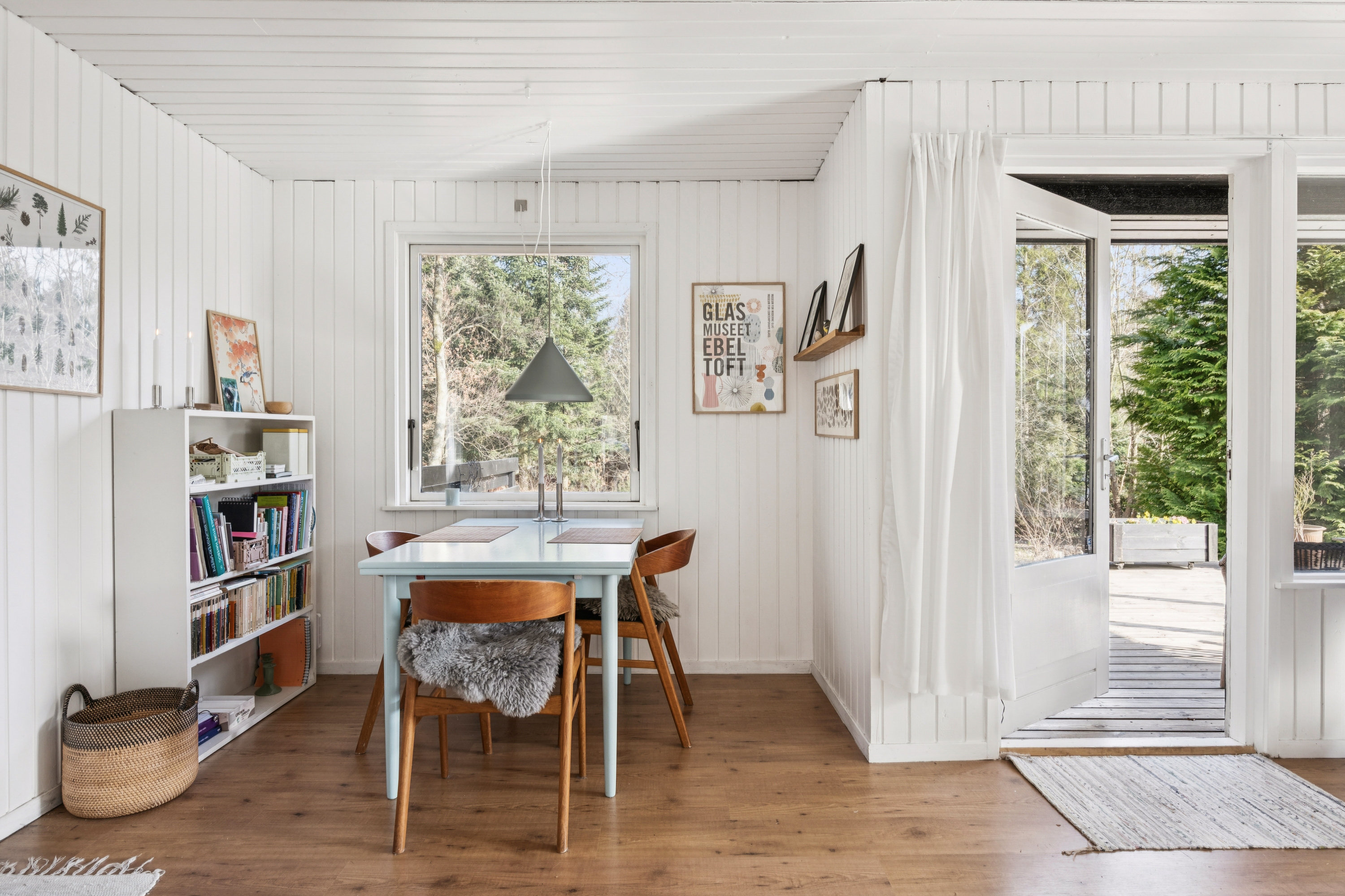 Fremhævet stue billede i fuldskærmstilstand. Billede af Svalevej 13, Fuglslev, 8400 Ebeltoft