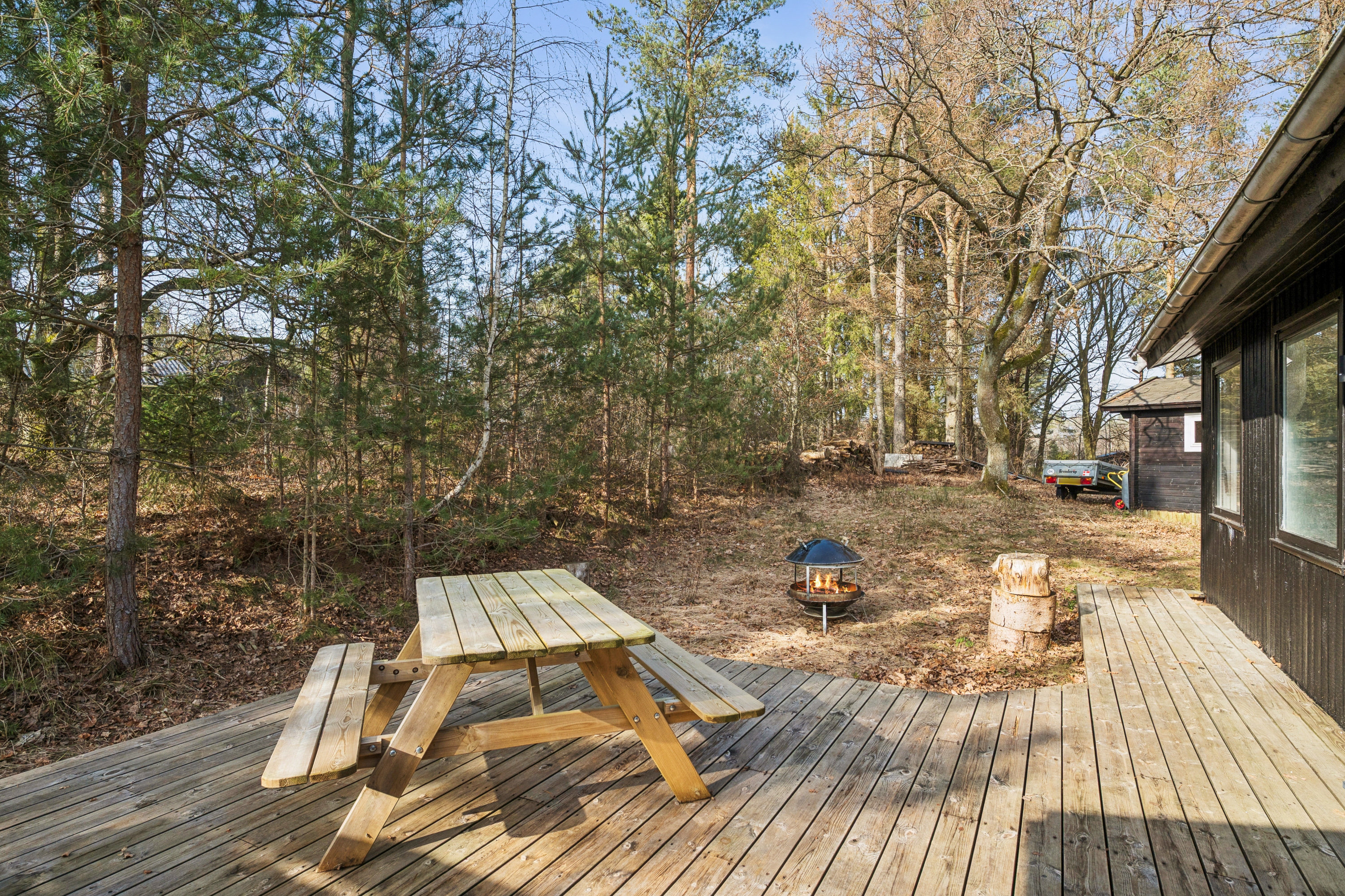 Fremhævet terrasse billede i fuldskærmstilstand. Billede af Svalevej 13, Fuglslev, 8400 Ebeltoft