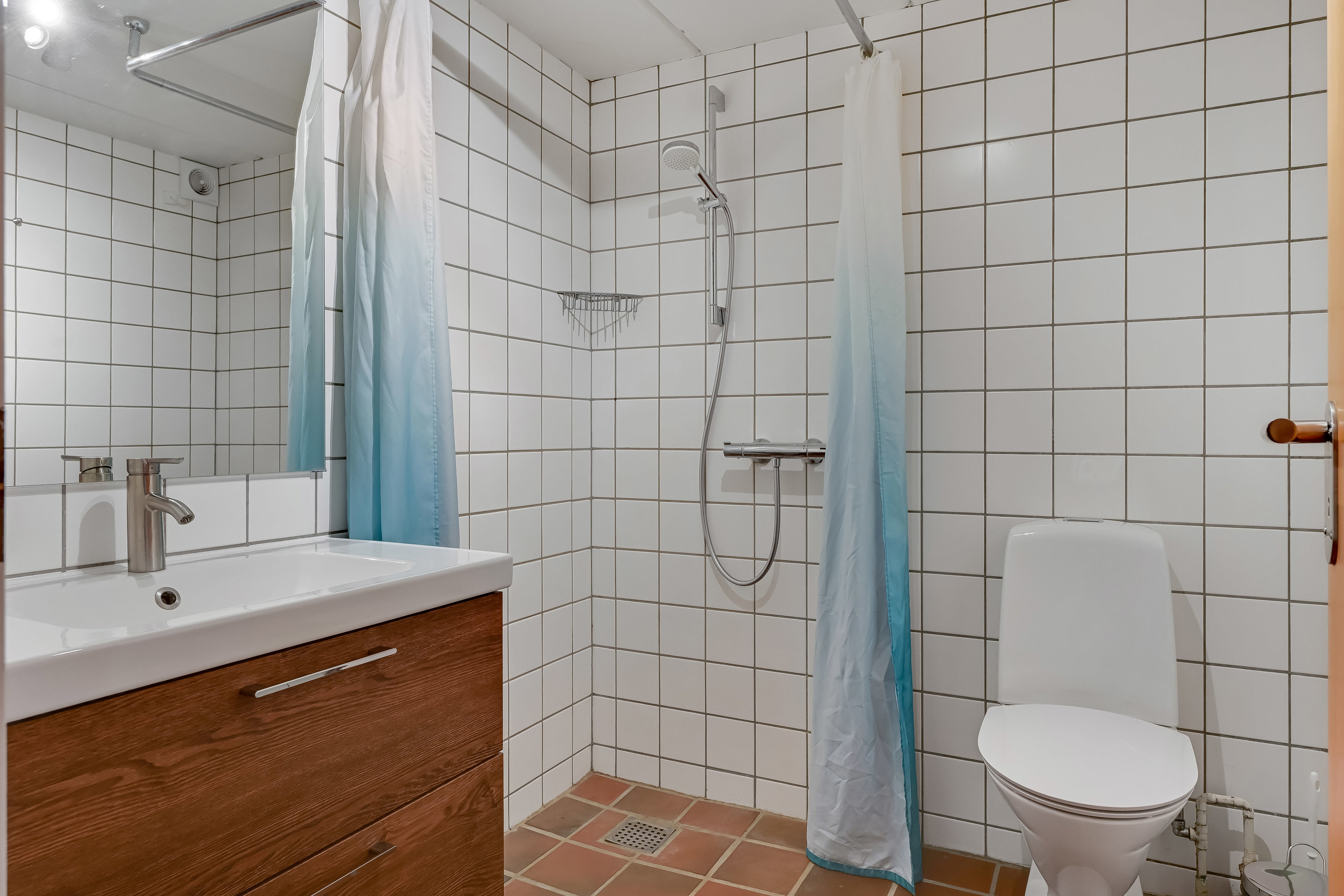 Fremhævet badeværelse billede i fuldskærmstilstand. Billede af Fyrvej 26, st.. 26., 6857 Blåvand