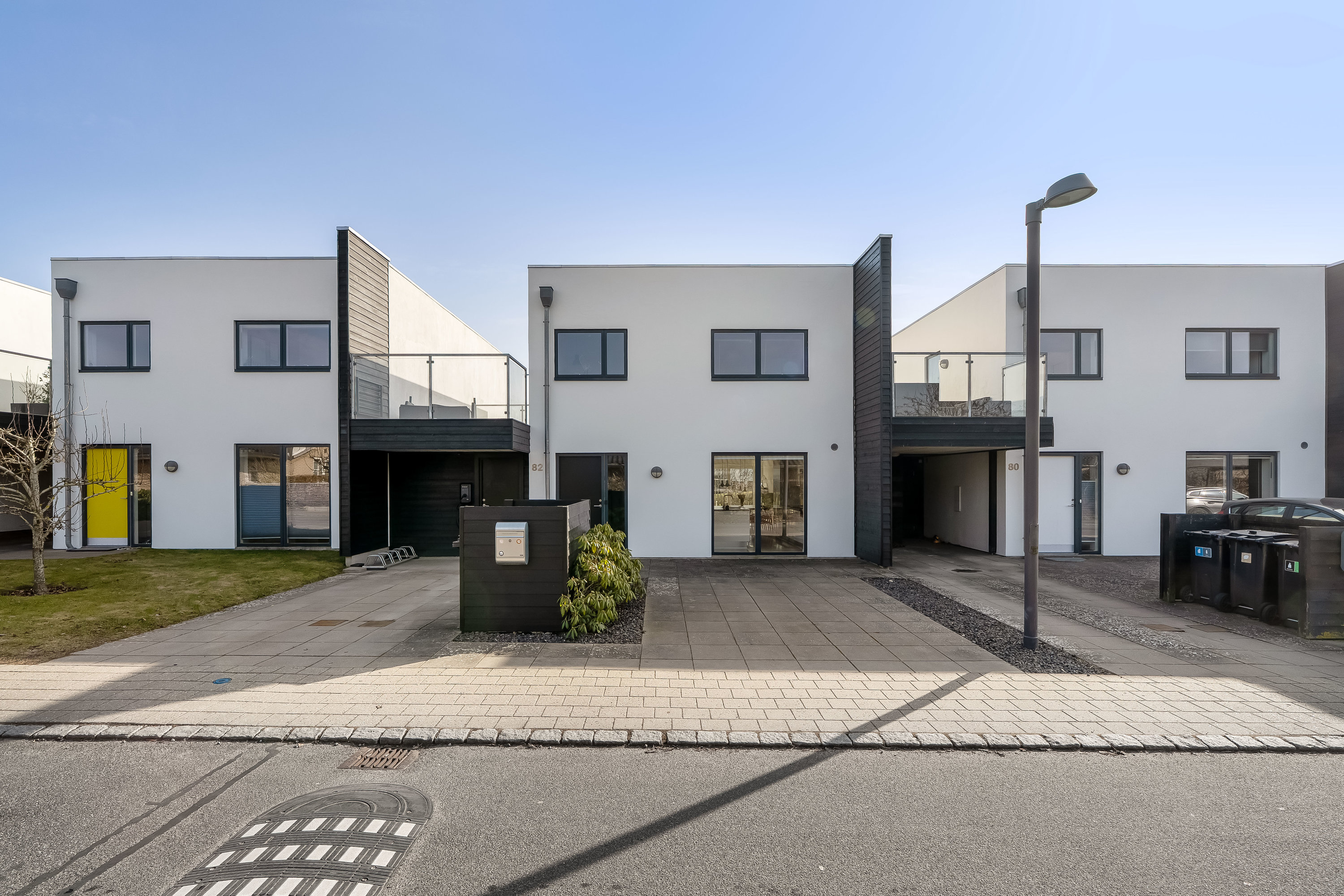 Fremhævet facade billede i fuldskærmstilstand. Billede af Regnbuen 82, 3400 Hillerød