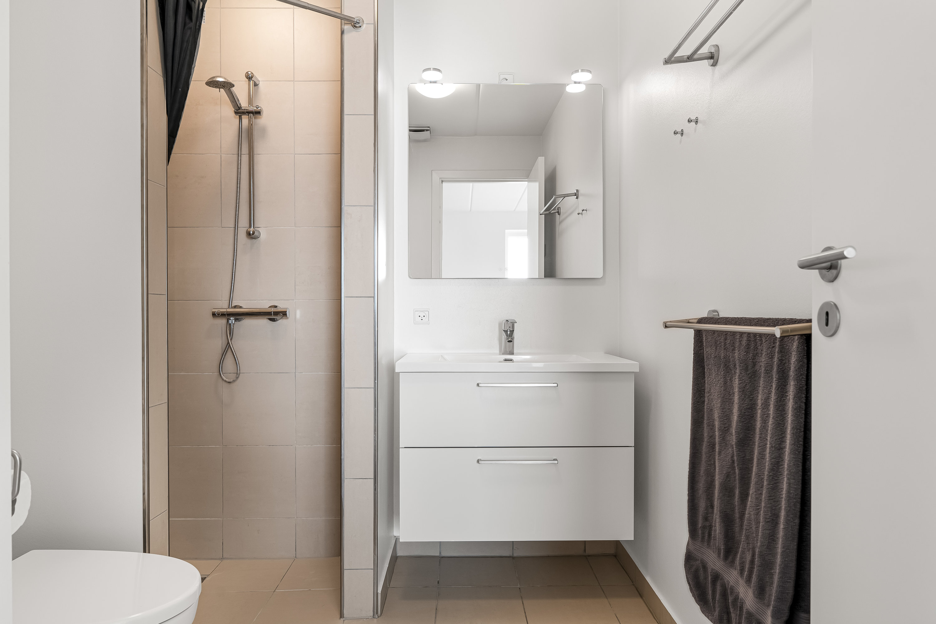 Fremhævet badeværelse billede i fuldskærmstilstand. Billede af Regnbuen 82, 3400 Hillerød