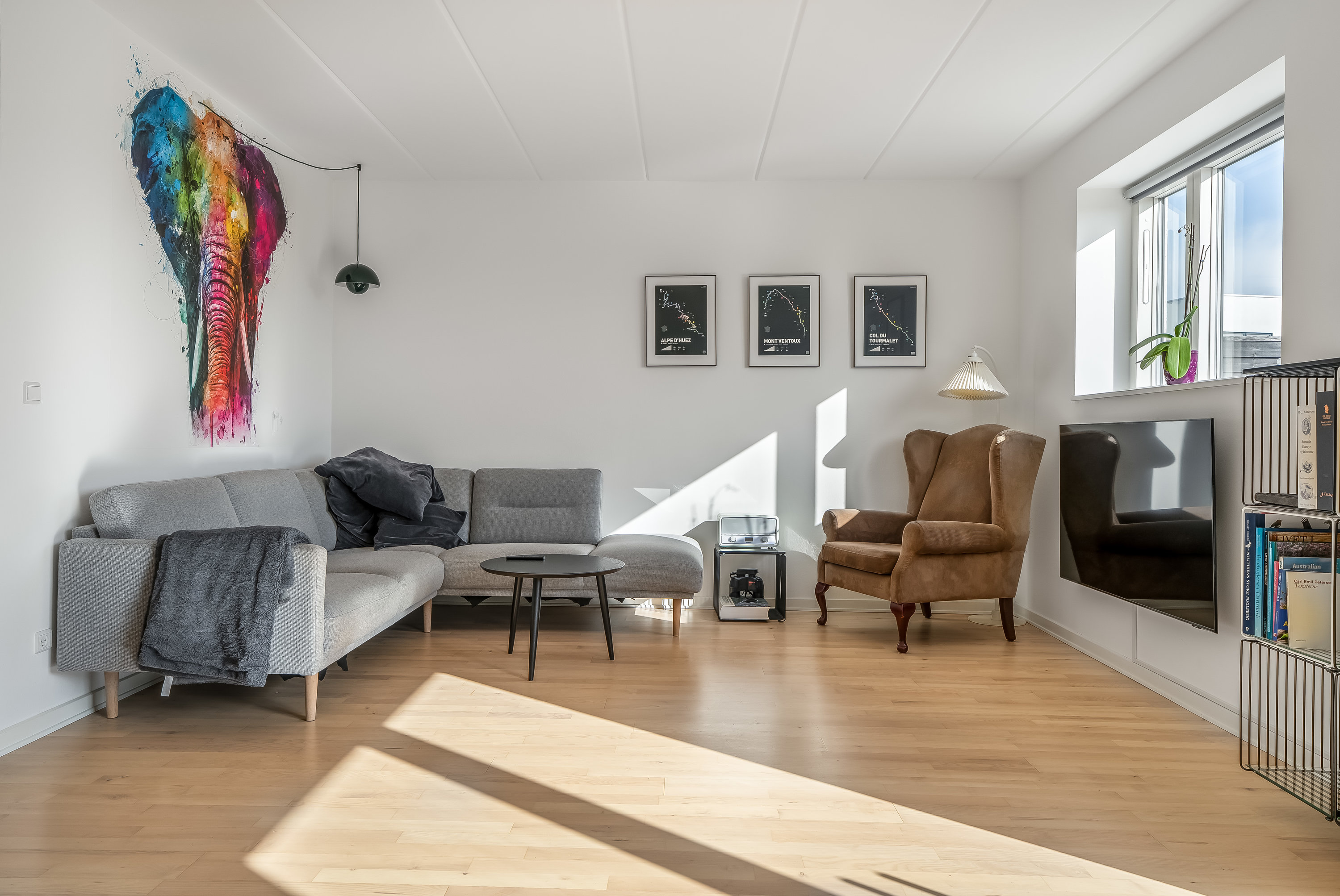 Fremhævet stue billede i fuldskærmstilstand. Billede af Regnbuen 82, 3400 Hillerød